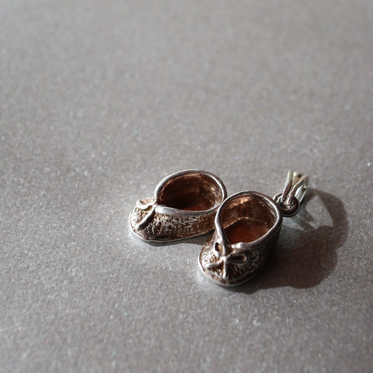 ヴィンテージシルバーチャーム ベビーシューズ