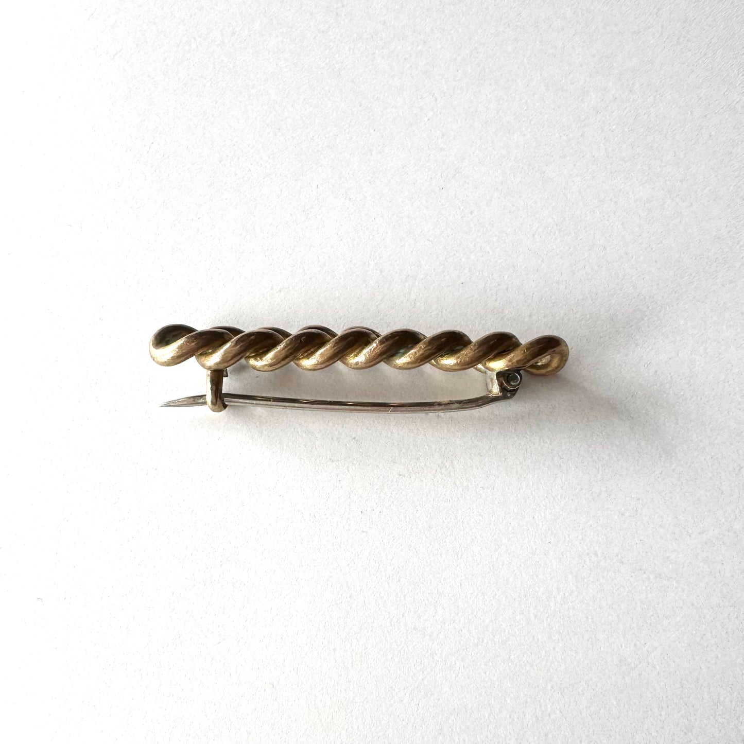 サフラジェット チェーンブローチ