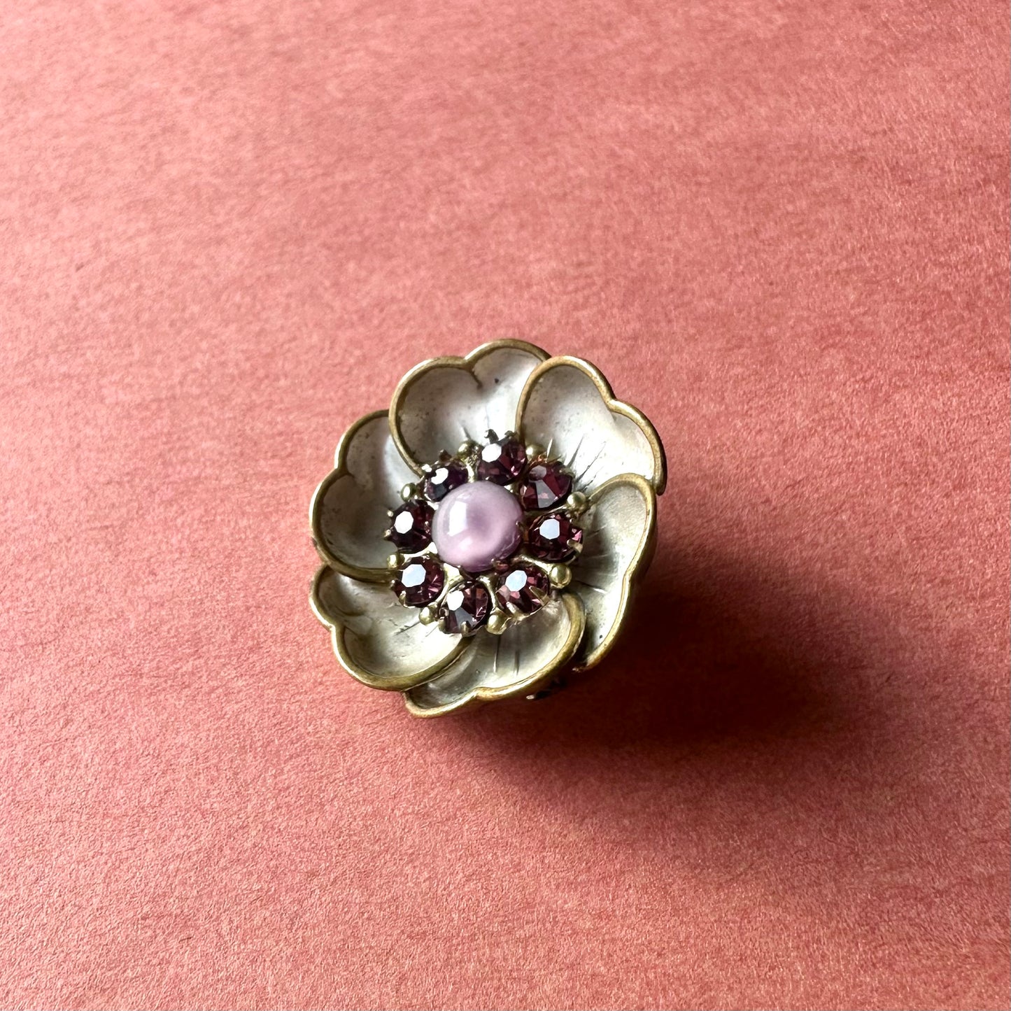 バターカップ パープルブローチ