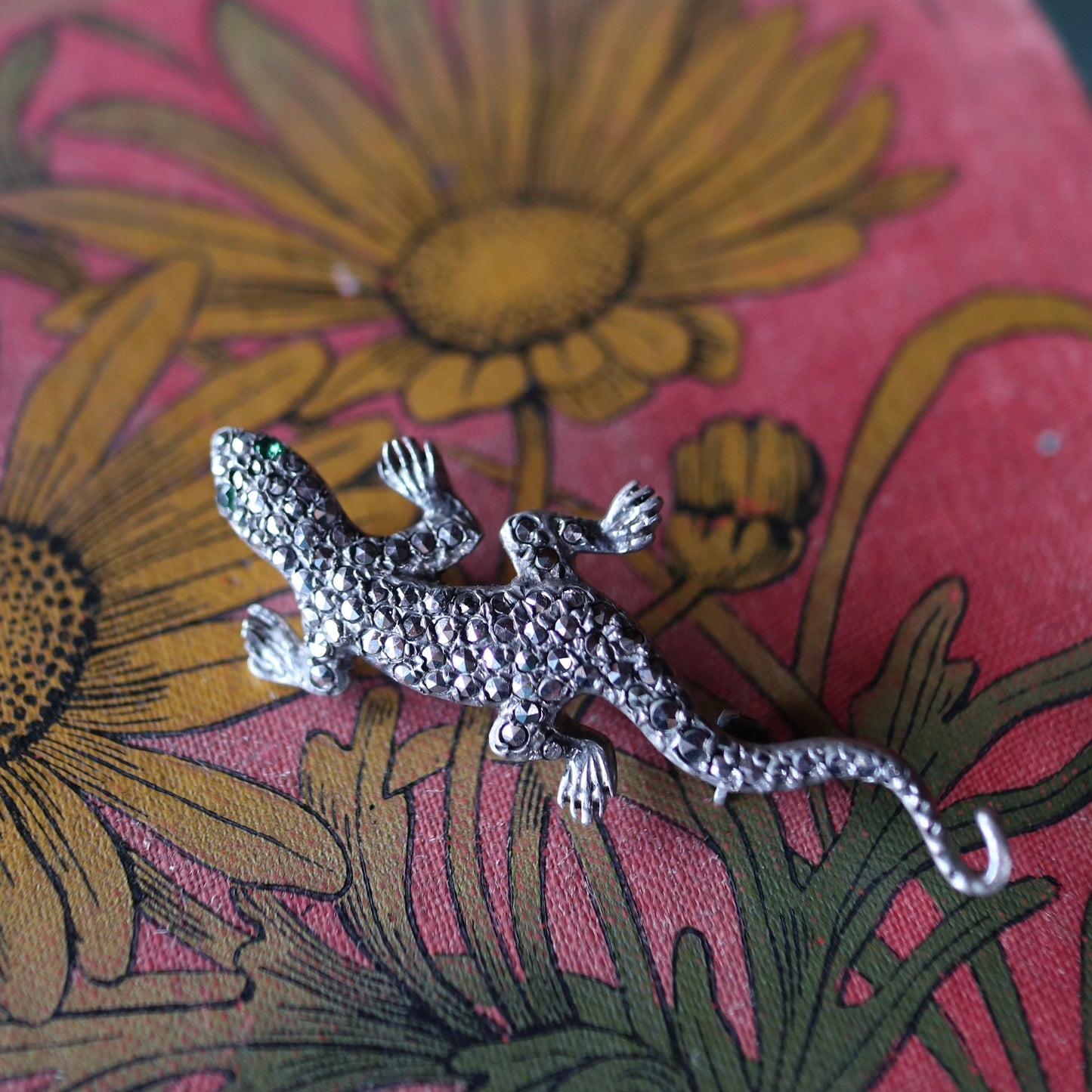 グリーンアイ＆マーカサイト リザード ブローチ