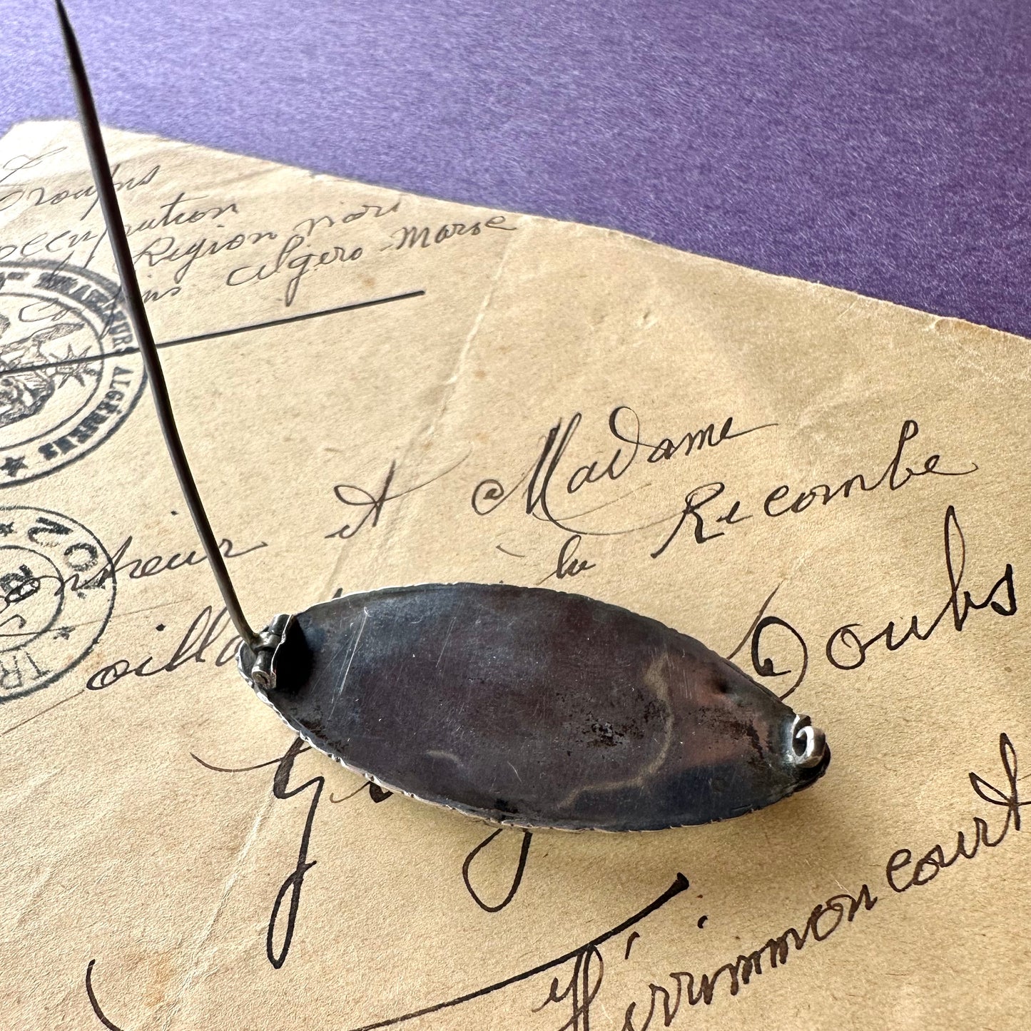 バタフライウィング アイシェイプブローチ