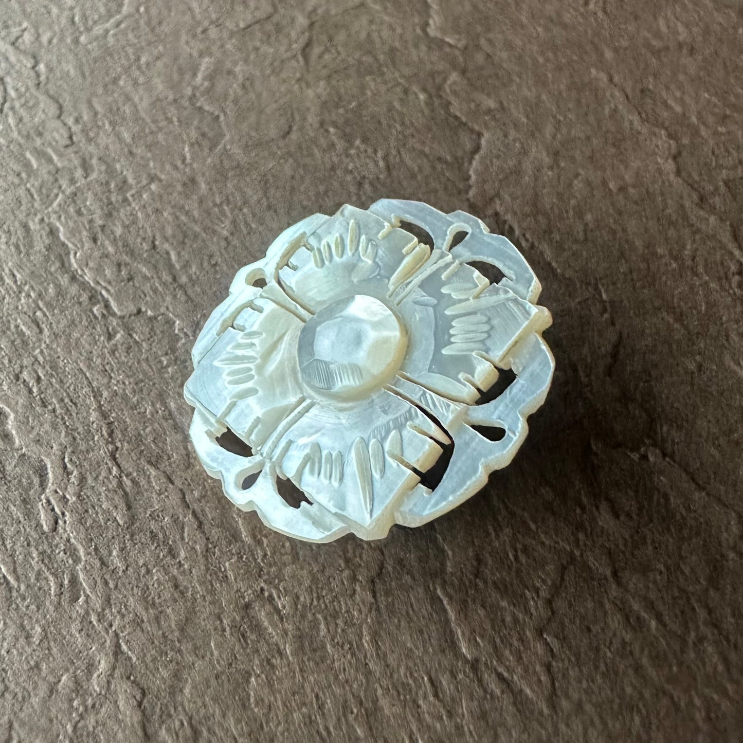 ベツレヘムパール ブローチ