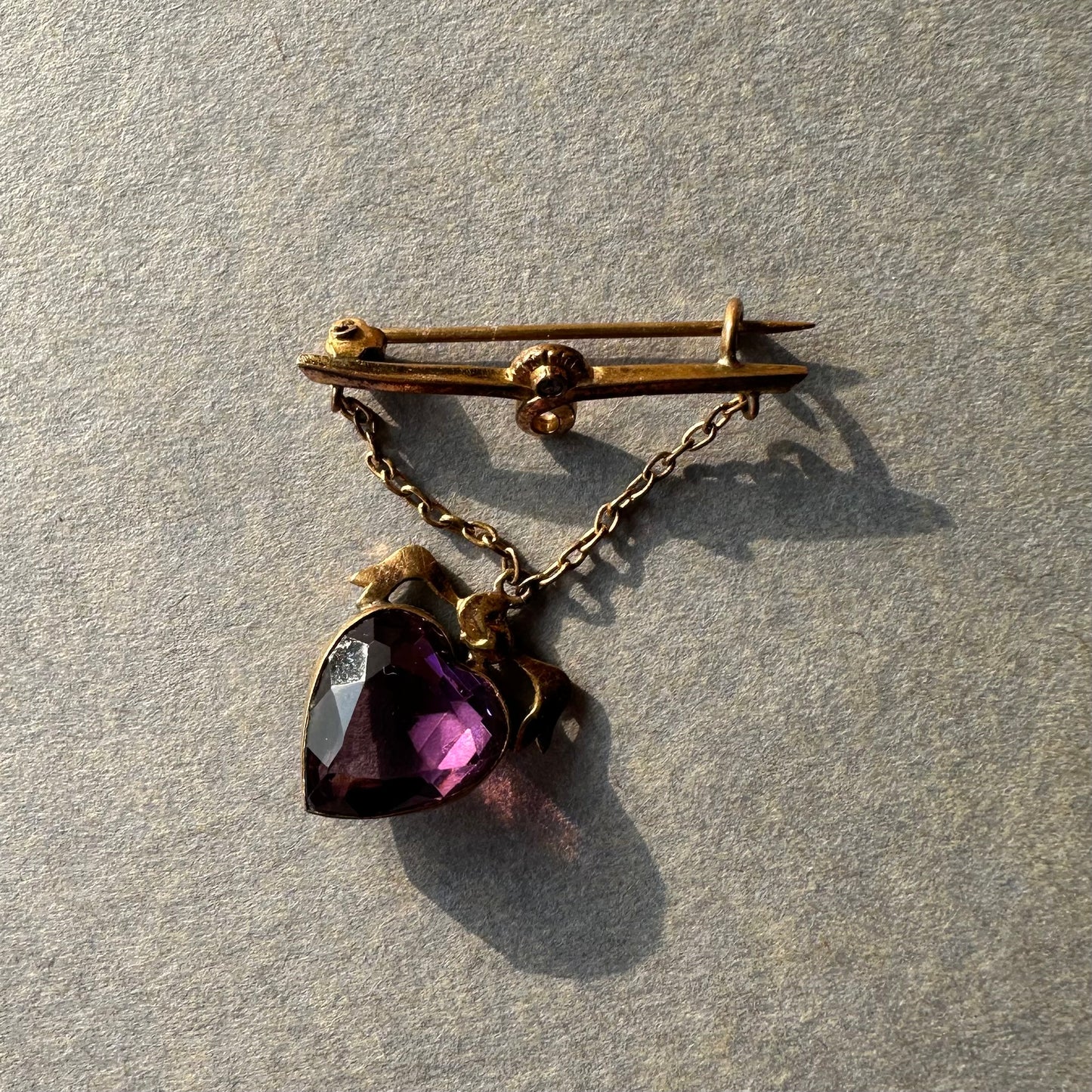 ハート アメジストカラーグラス ハンギング ブローチ