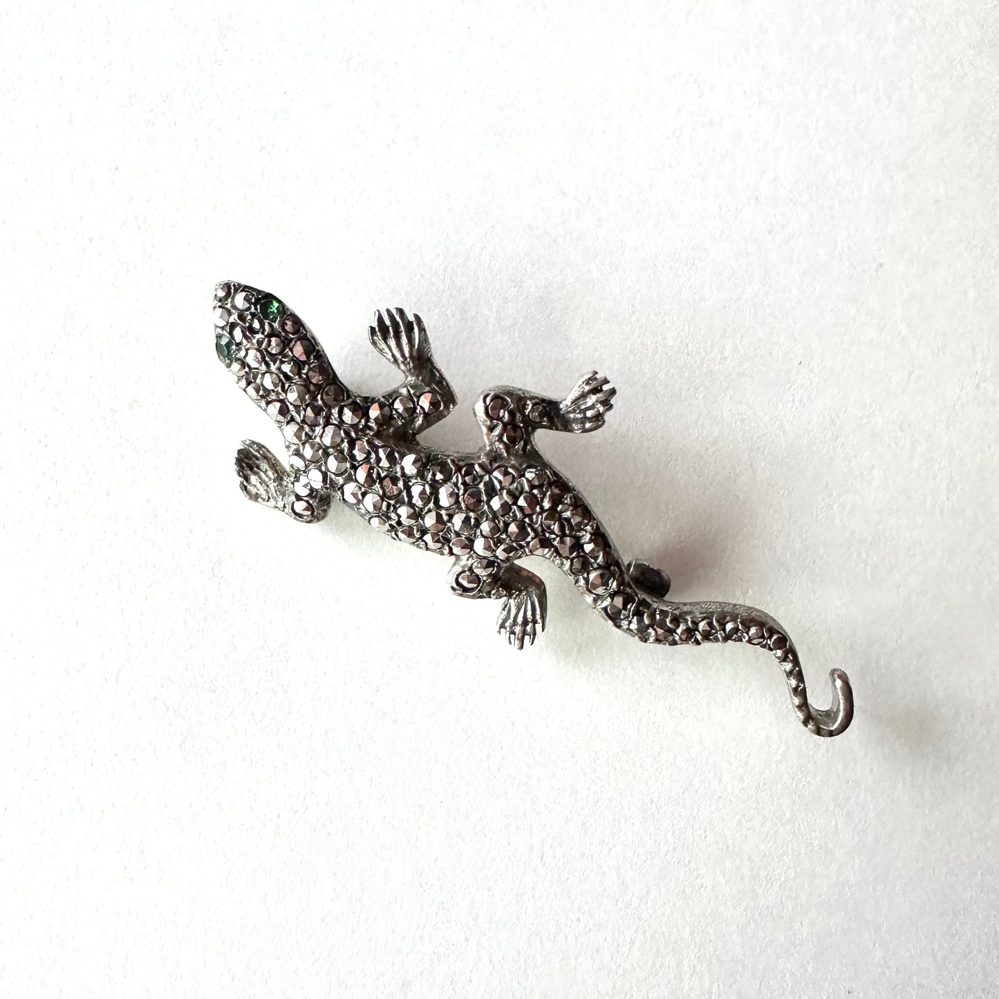 グリーンアイ＆マーカサイト リザード ブローチ
