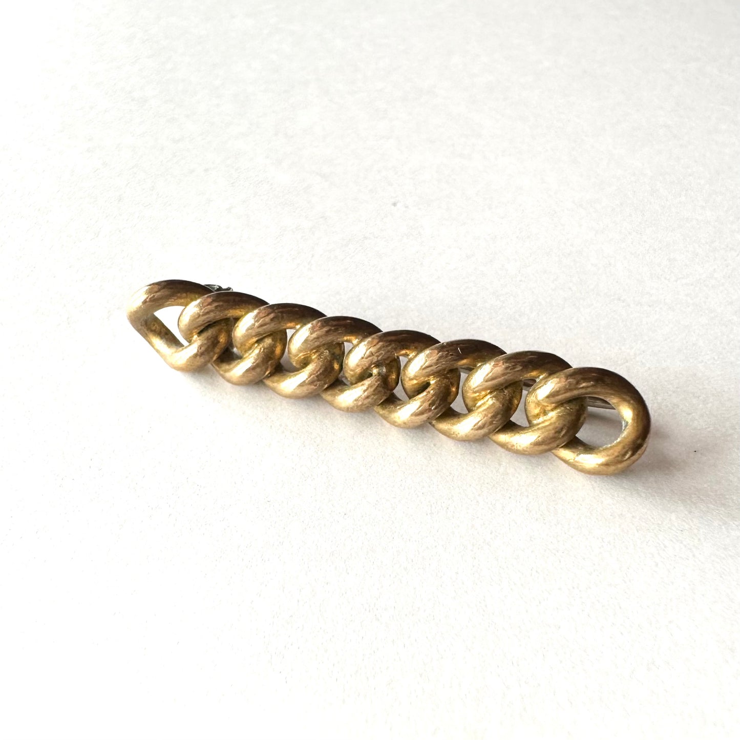 サフラジェット チェーンブローチ