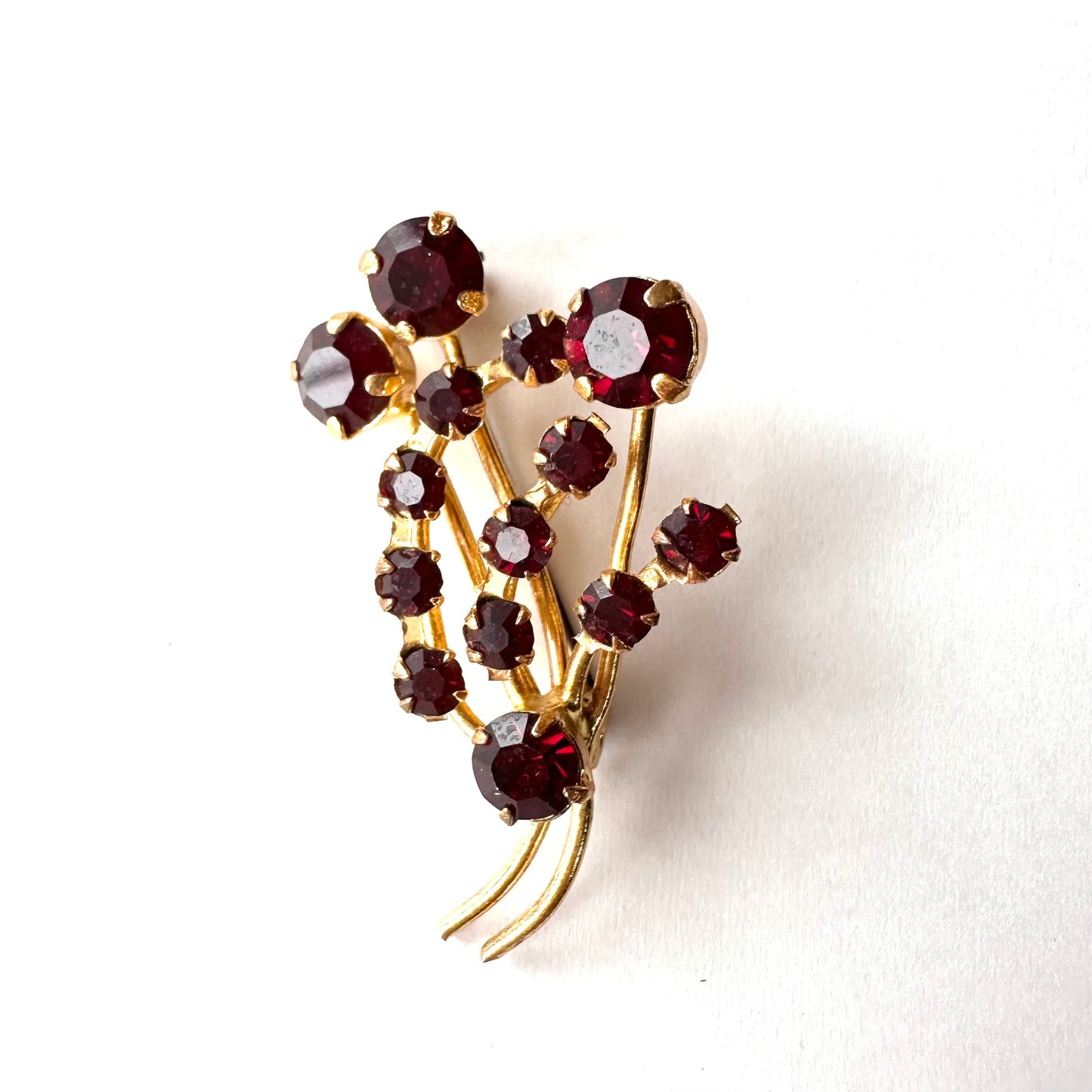 ディープレッドカラーグラス フラワーブーケブローチ