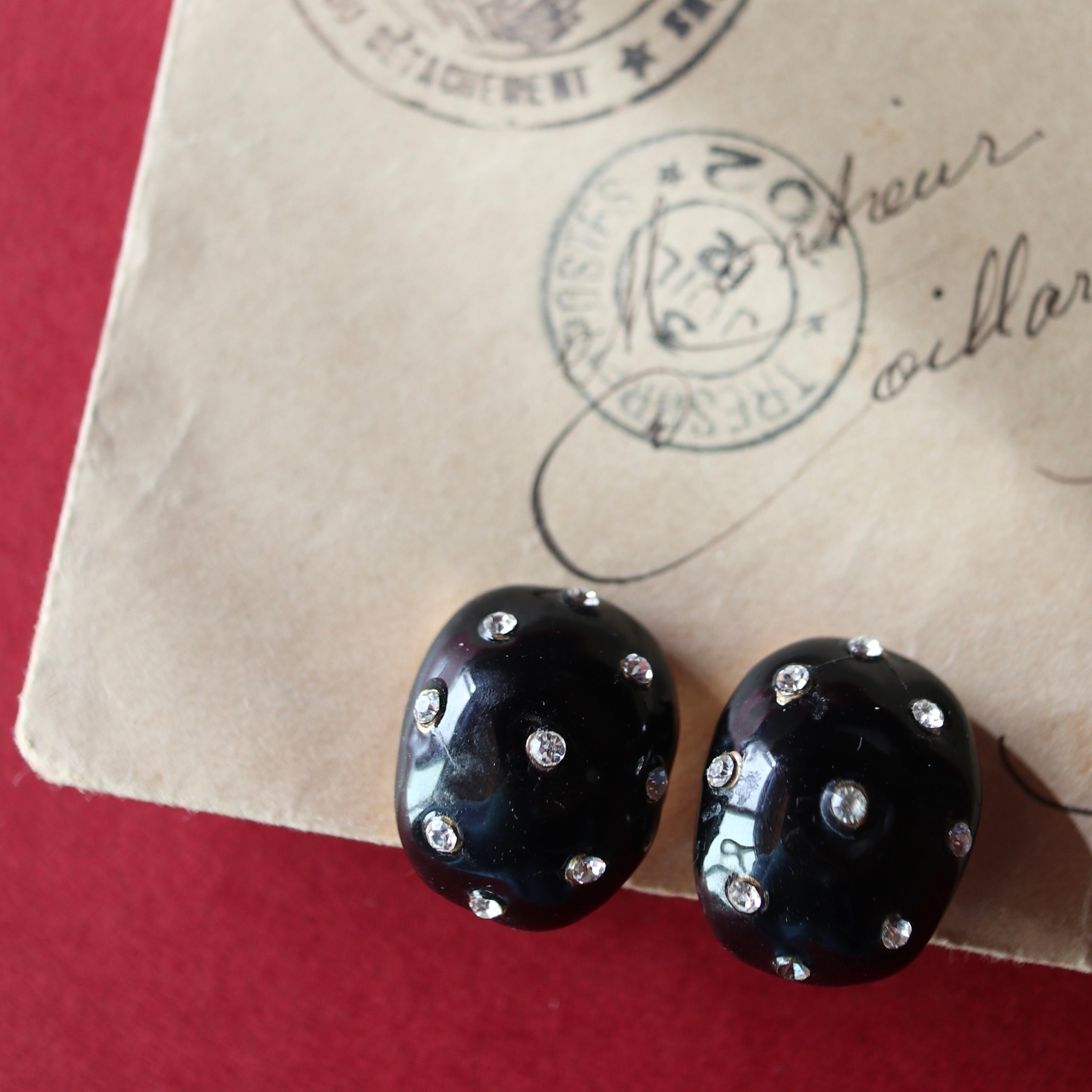 amelie 23点クリップイヤリング ブラックエナメル＆クリアグラス クリップオンイヤリング – Amelie Antique