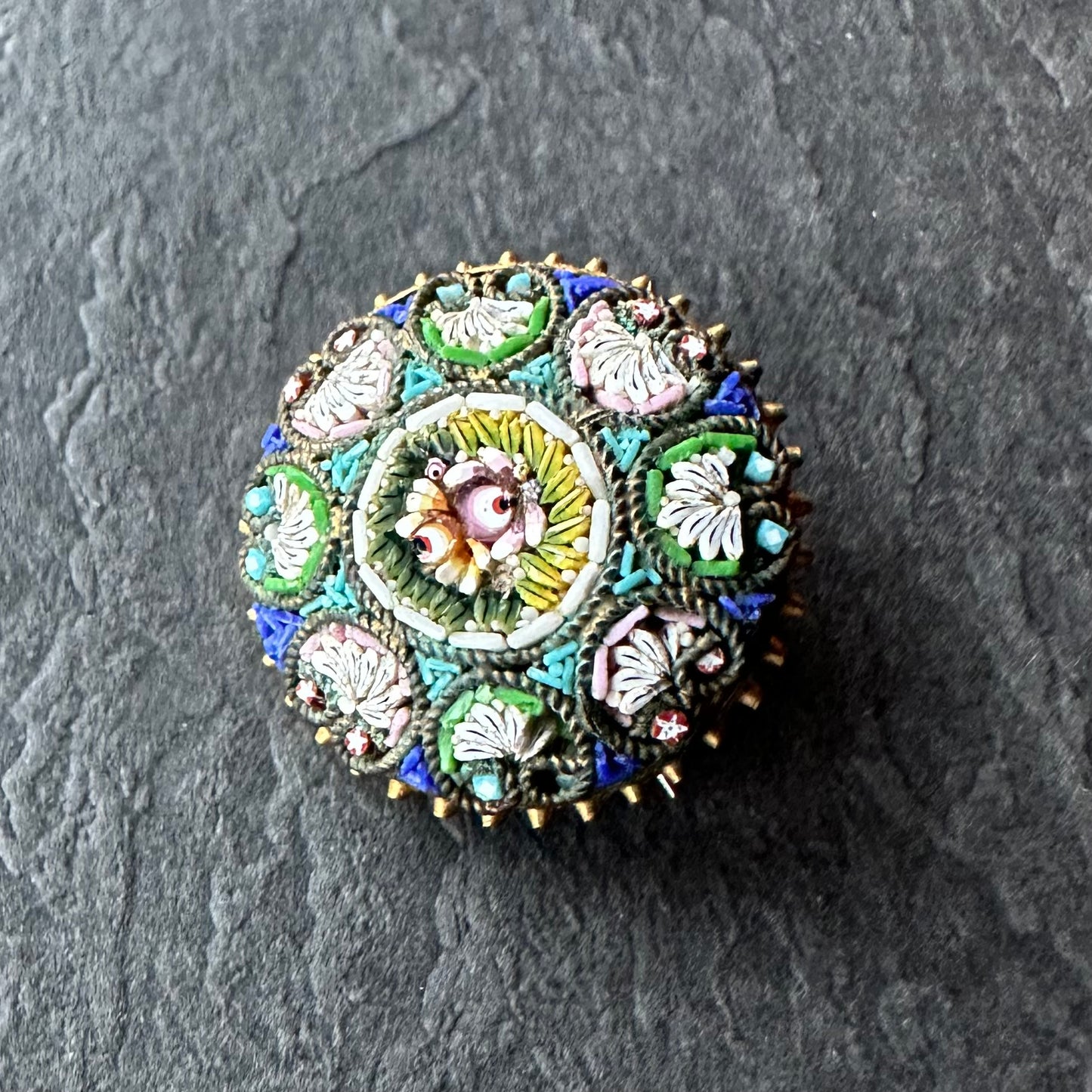 マイクロモザイク ラウンドブローチ①