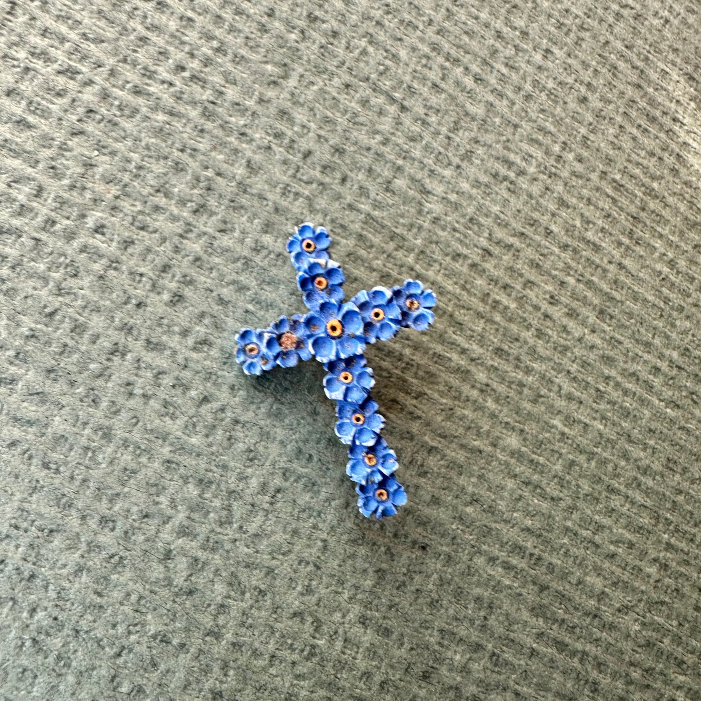 忘れな草 クロス ブローチ