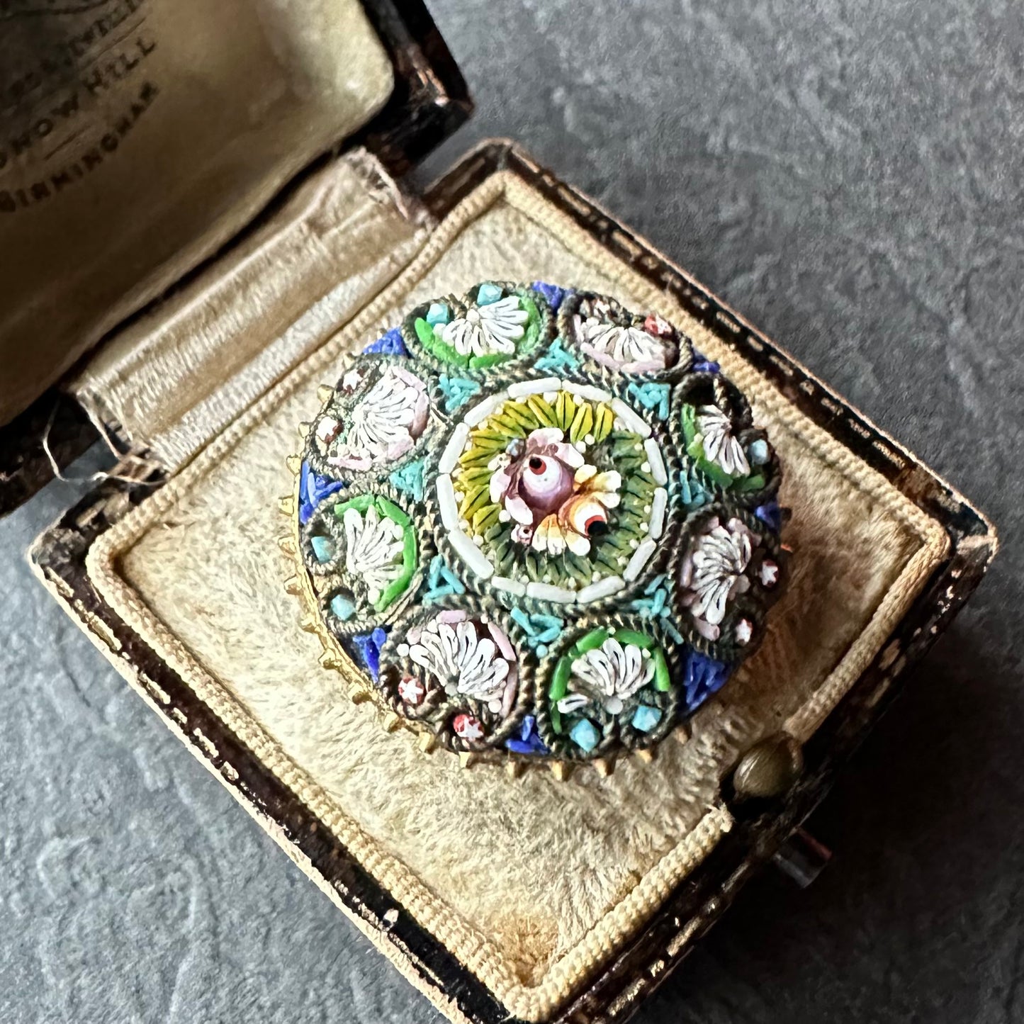 マイクロモザイク ラウンドブローチ①