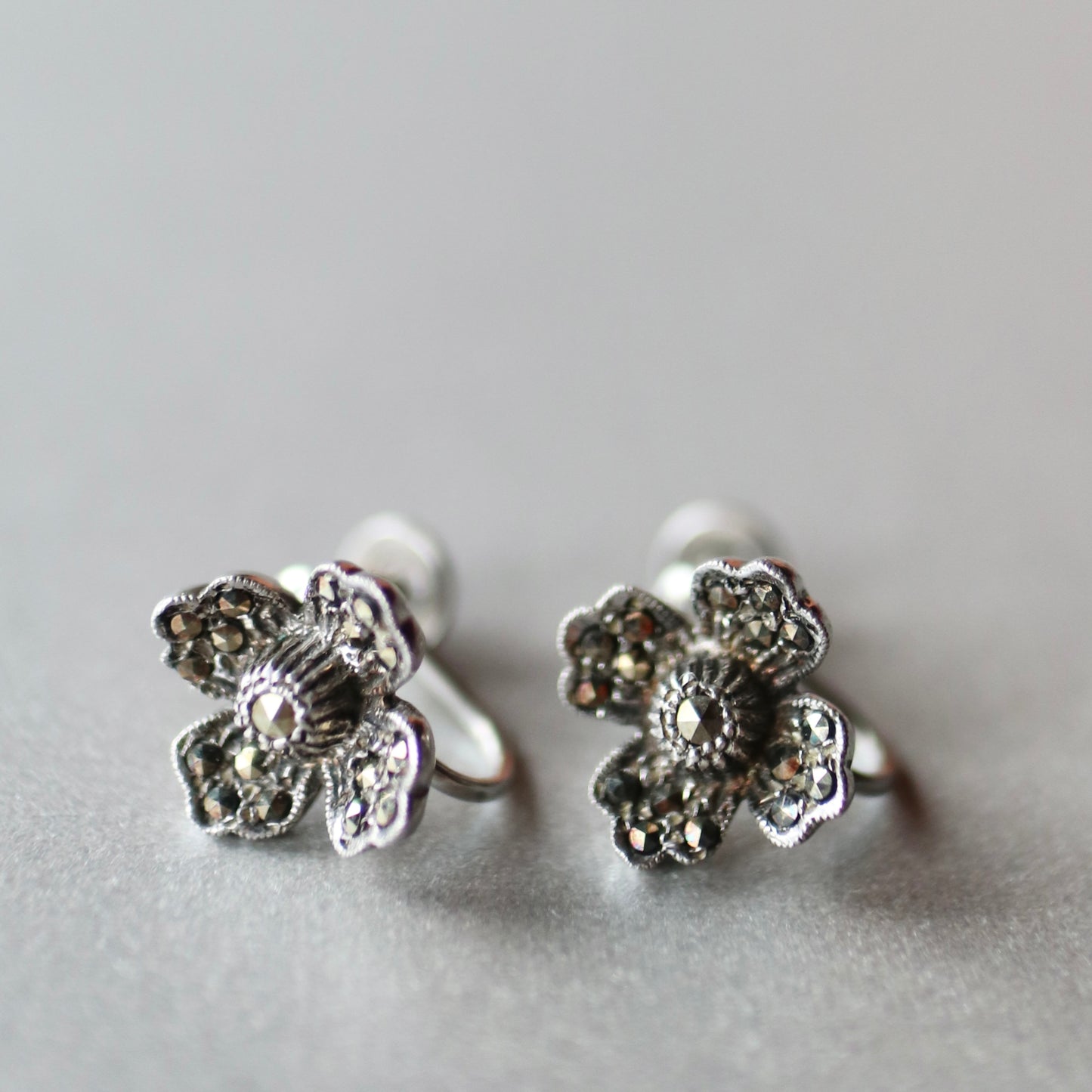 シルバー＆マーカサイト フラワーモチーフイヤリング