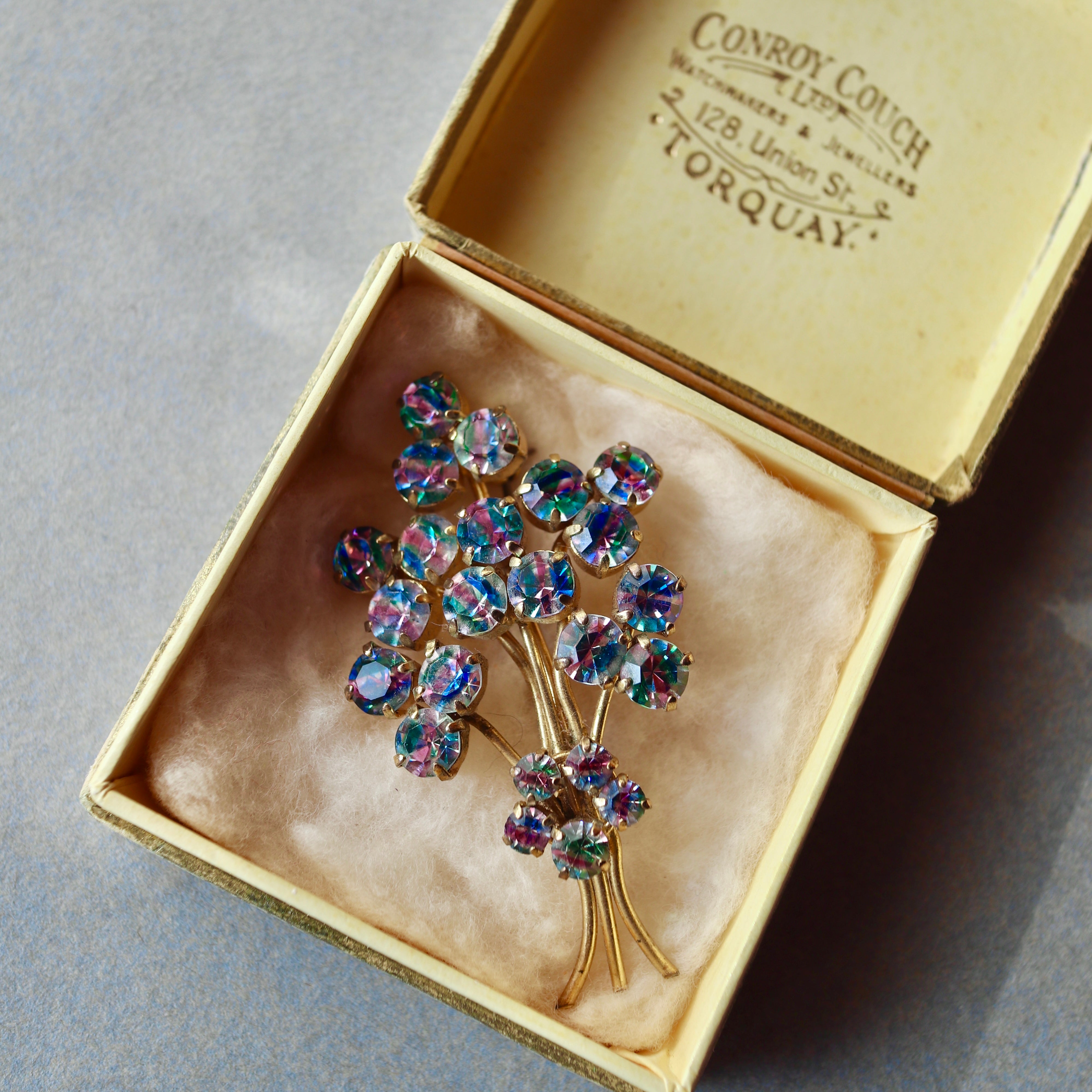 マ*ニ様 アンティーク　深い赤のガラスのブローチ　　ヴィンテージ ブローチ｜サフィレット・マイクロモザイク・バタフライウィング等の