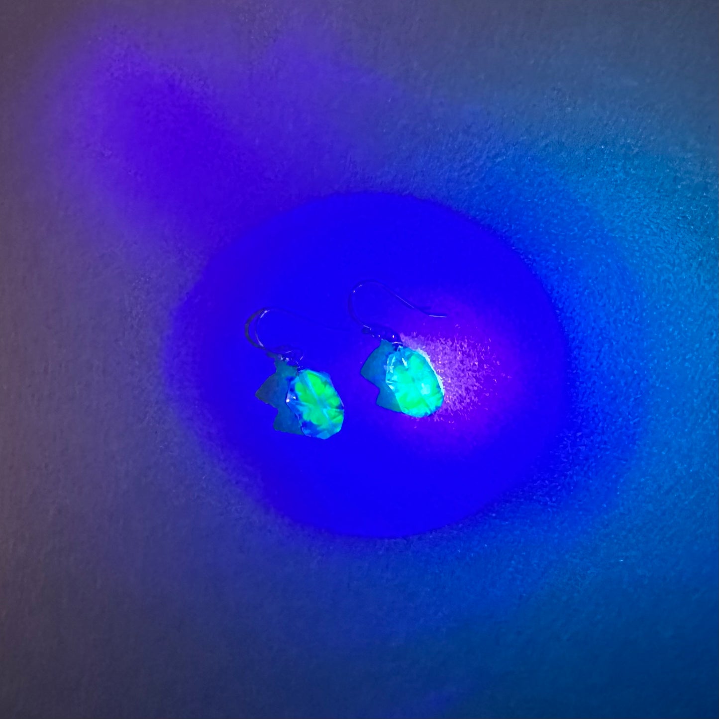 クリア＆グリーン ウラングラス ピアス