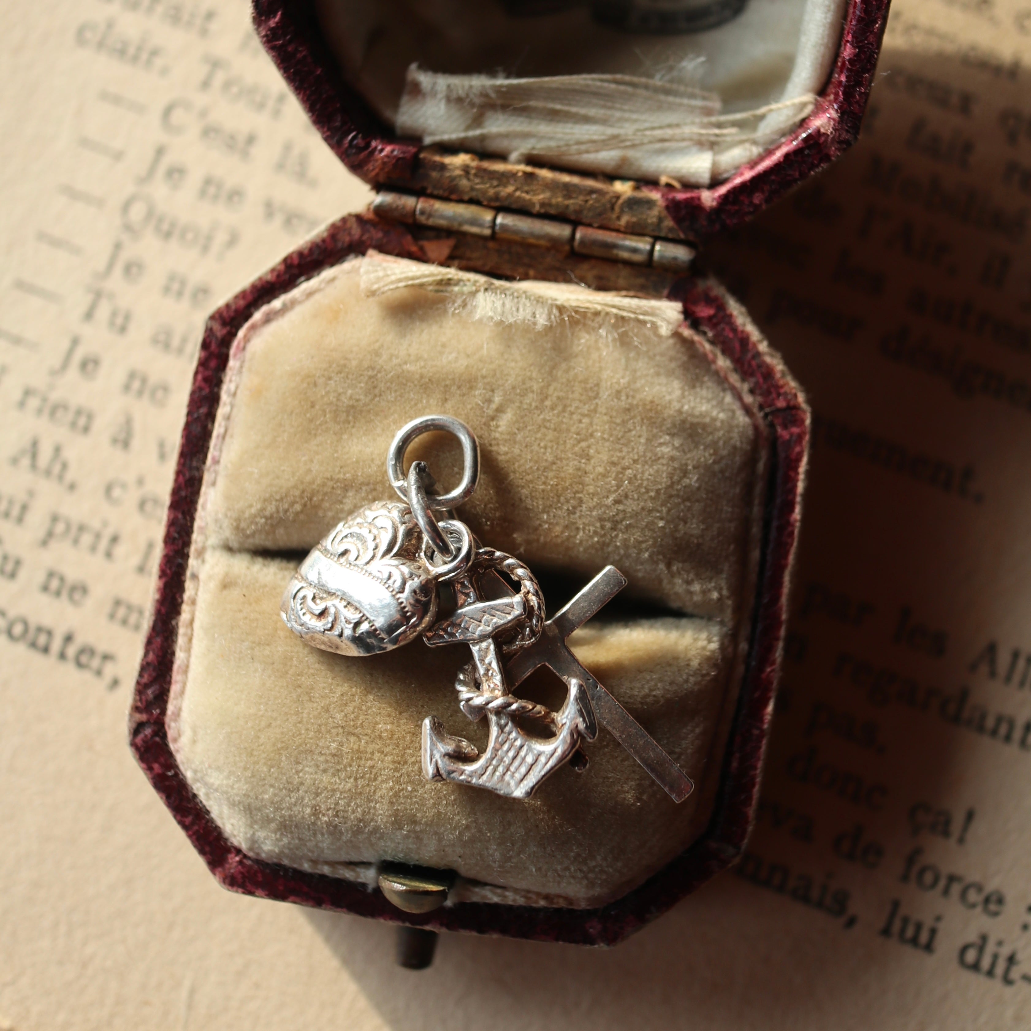 チャーム｜サフィレット・マイクロモザイク・バタフライウィング等の