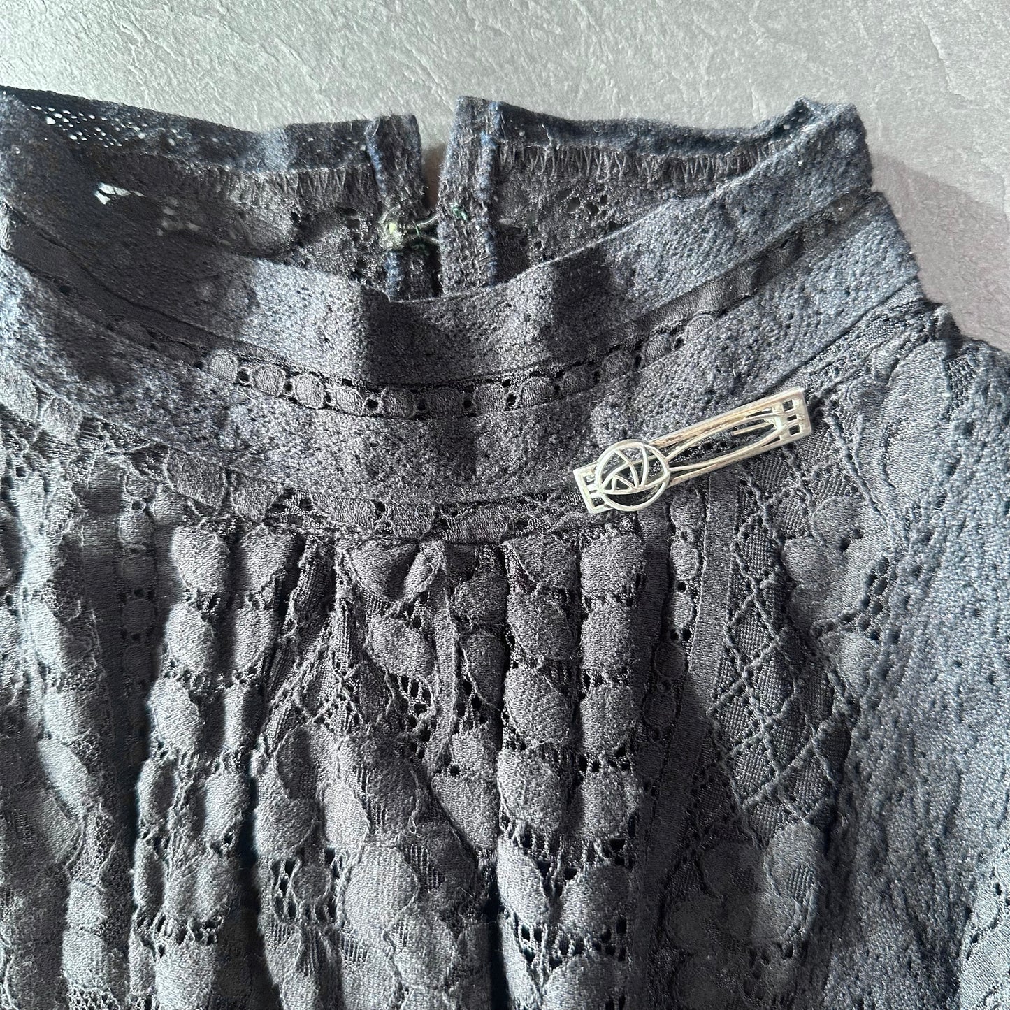 マッキントッシュスタイル ローズモチーフ ブローチ