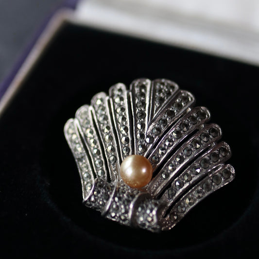 マーカサイト＆グラスパール シェル ブローチ