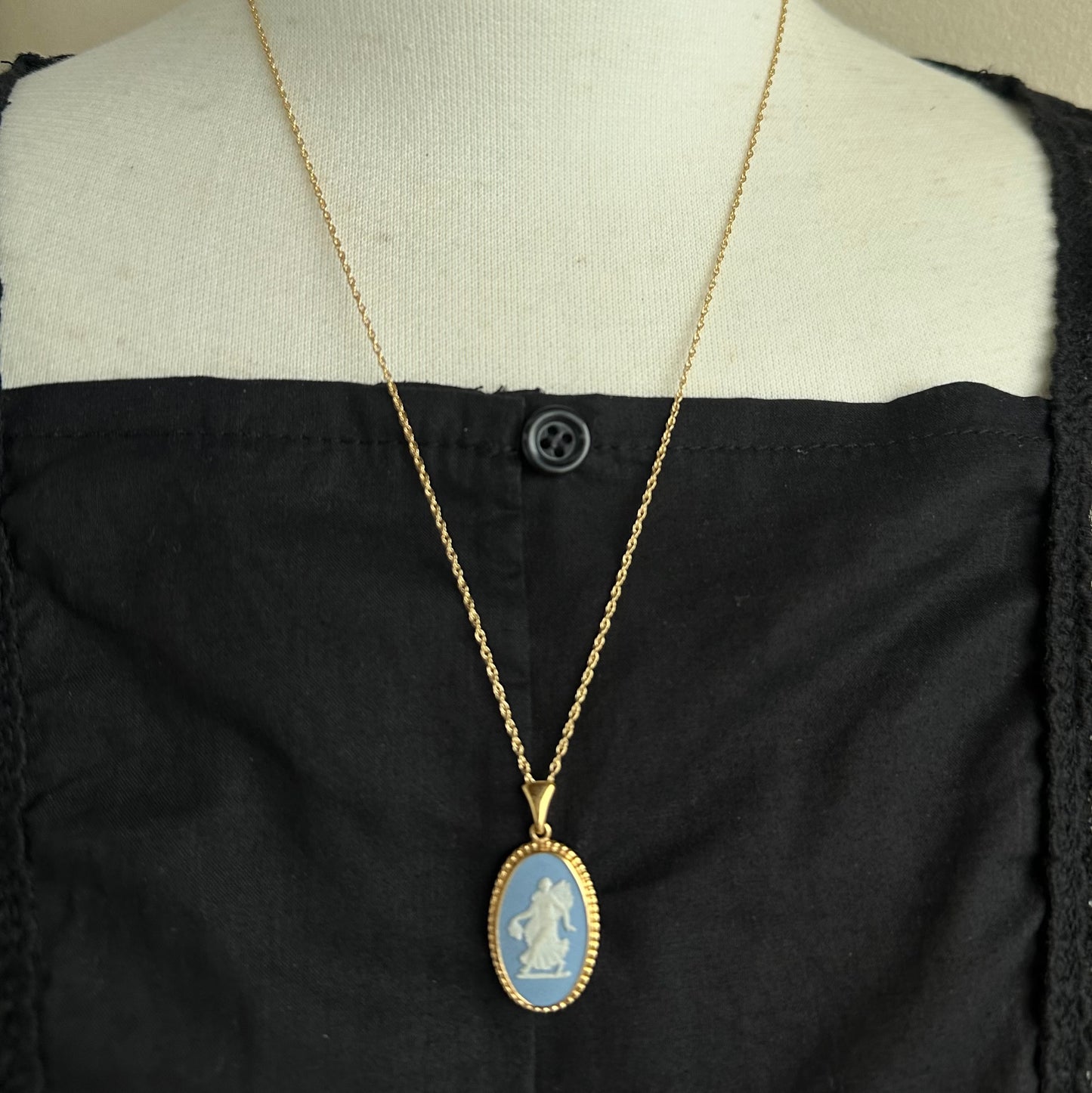 ウェッジウッド オーバルペンダントトップ ブルー