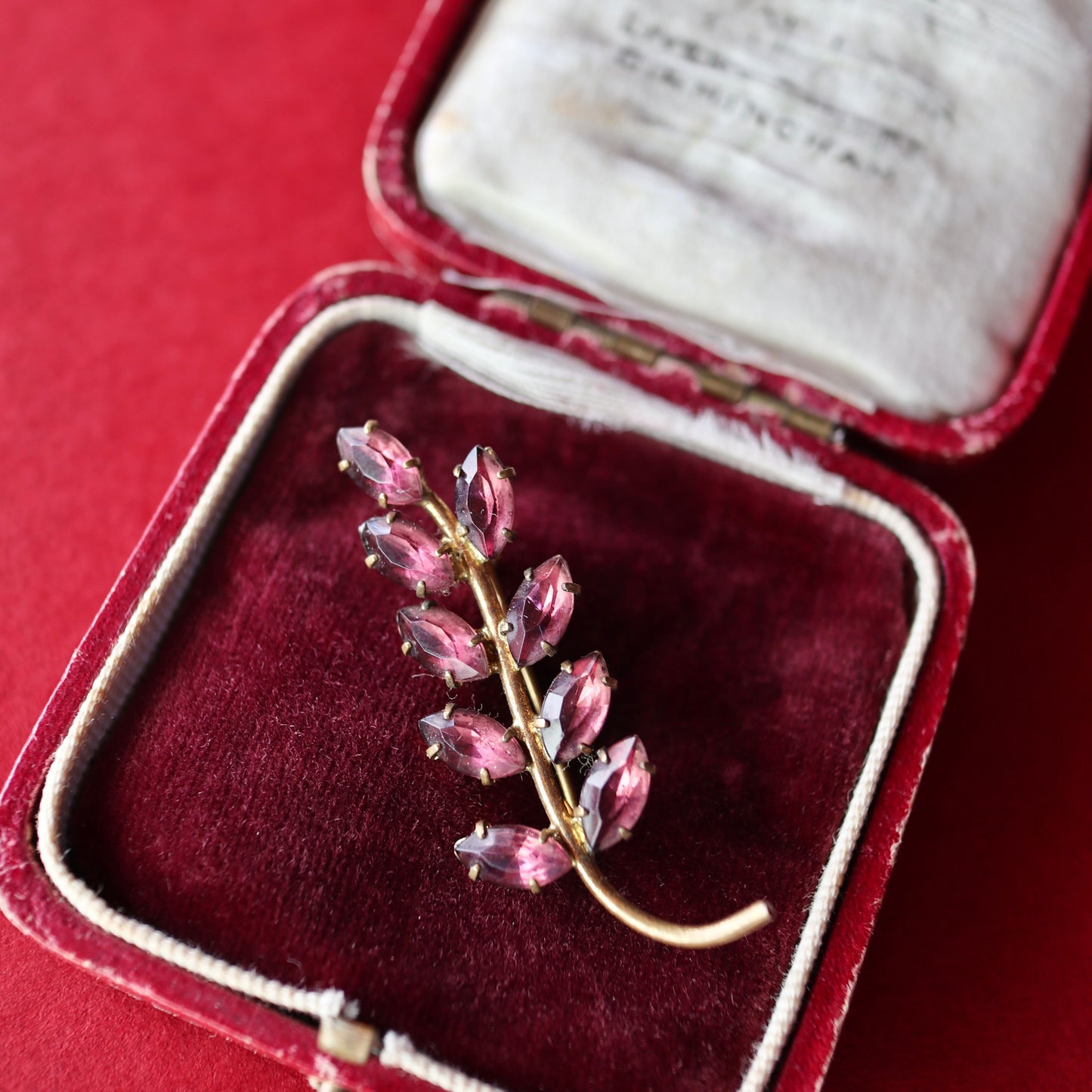 アメジストカラーグラス リーフ ブローチ