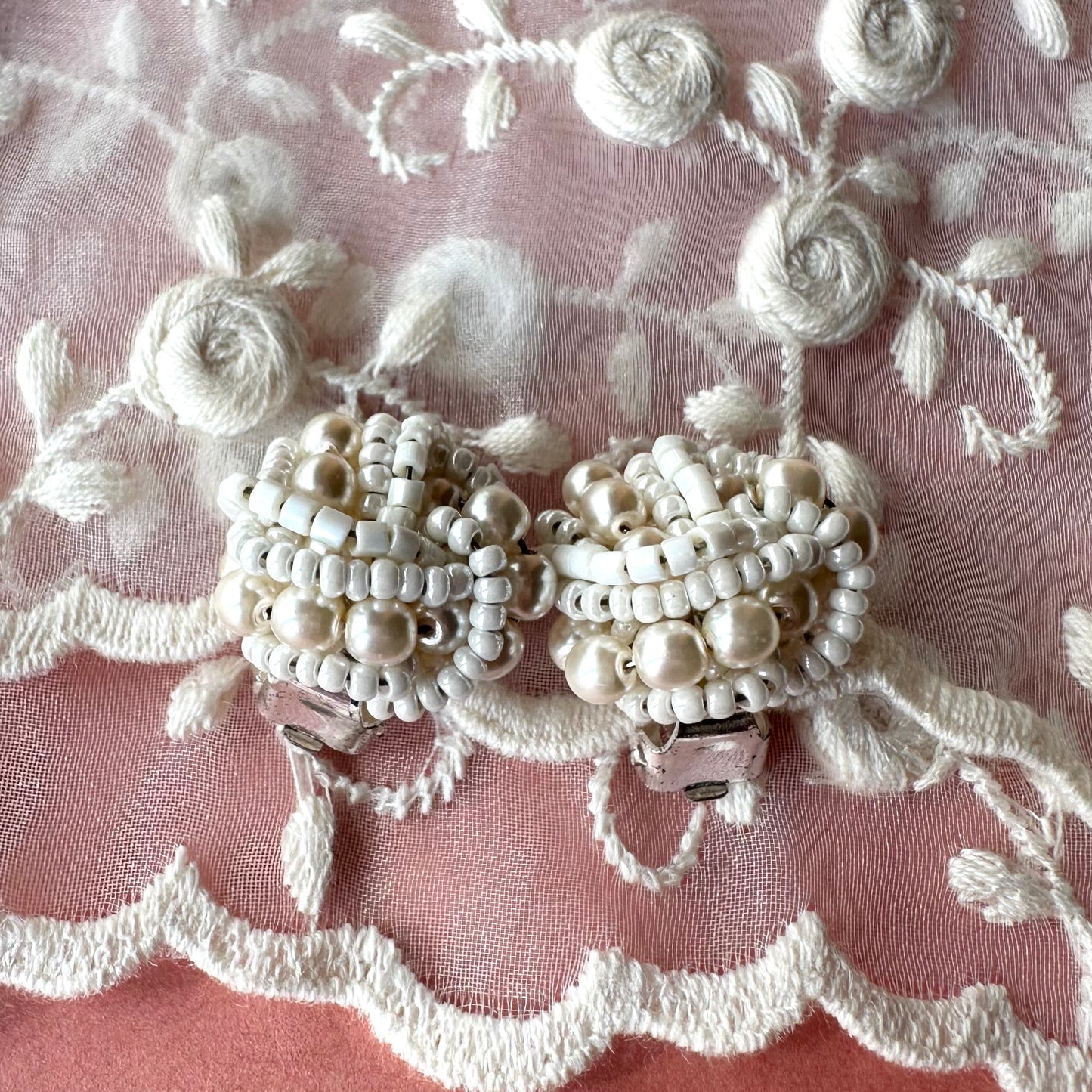 ブレイデッド ホワイトビーズ ヴィンテージイヤリング