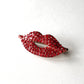レッドカラーグラス リップブローチ