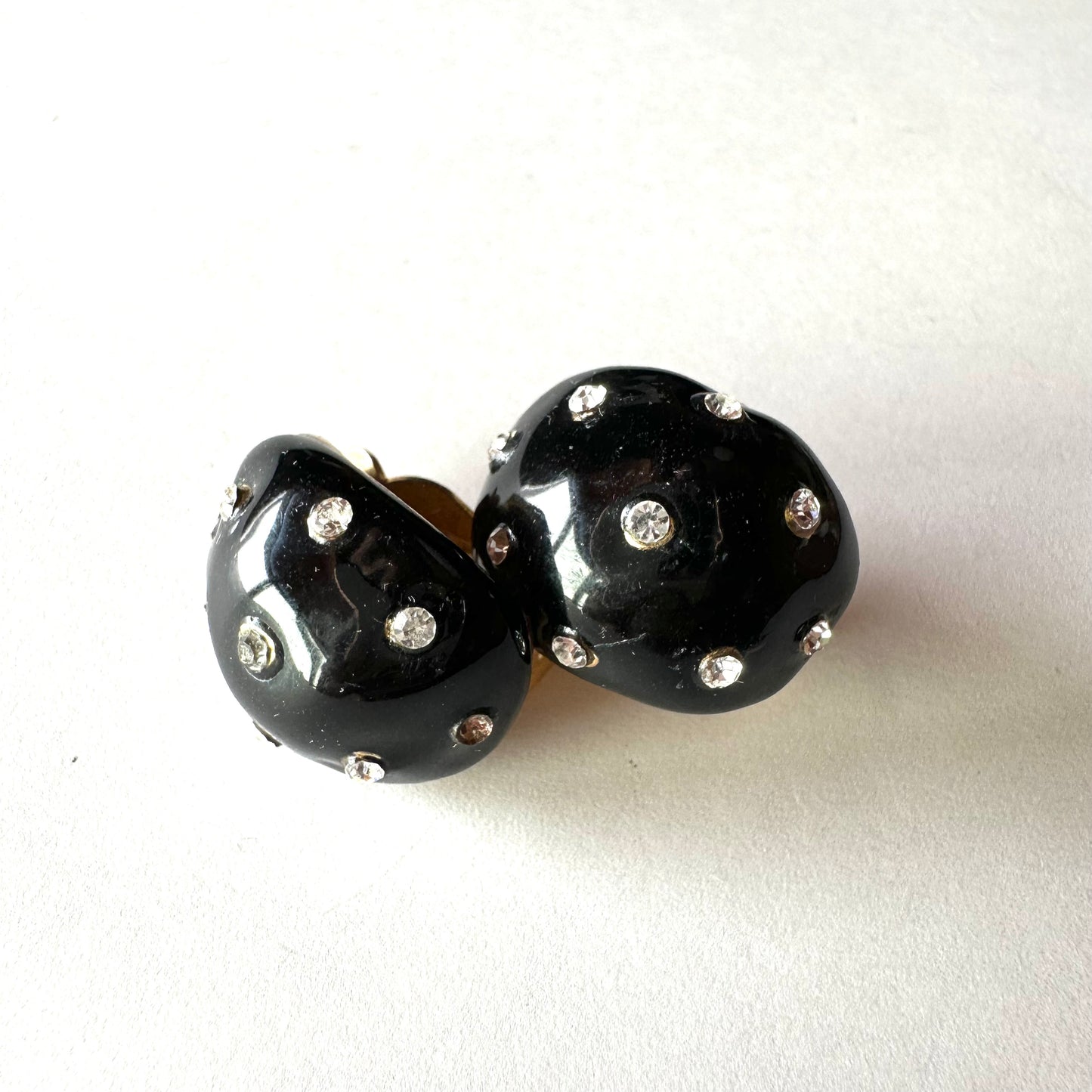 ブラックエナメル＆クリアグラス クリップオンイヤリング