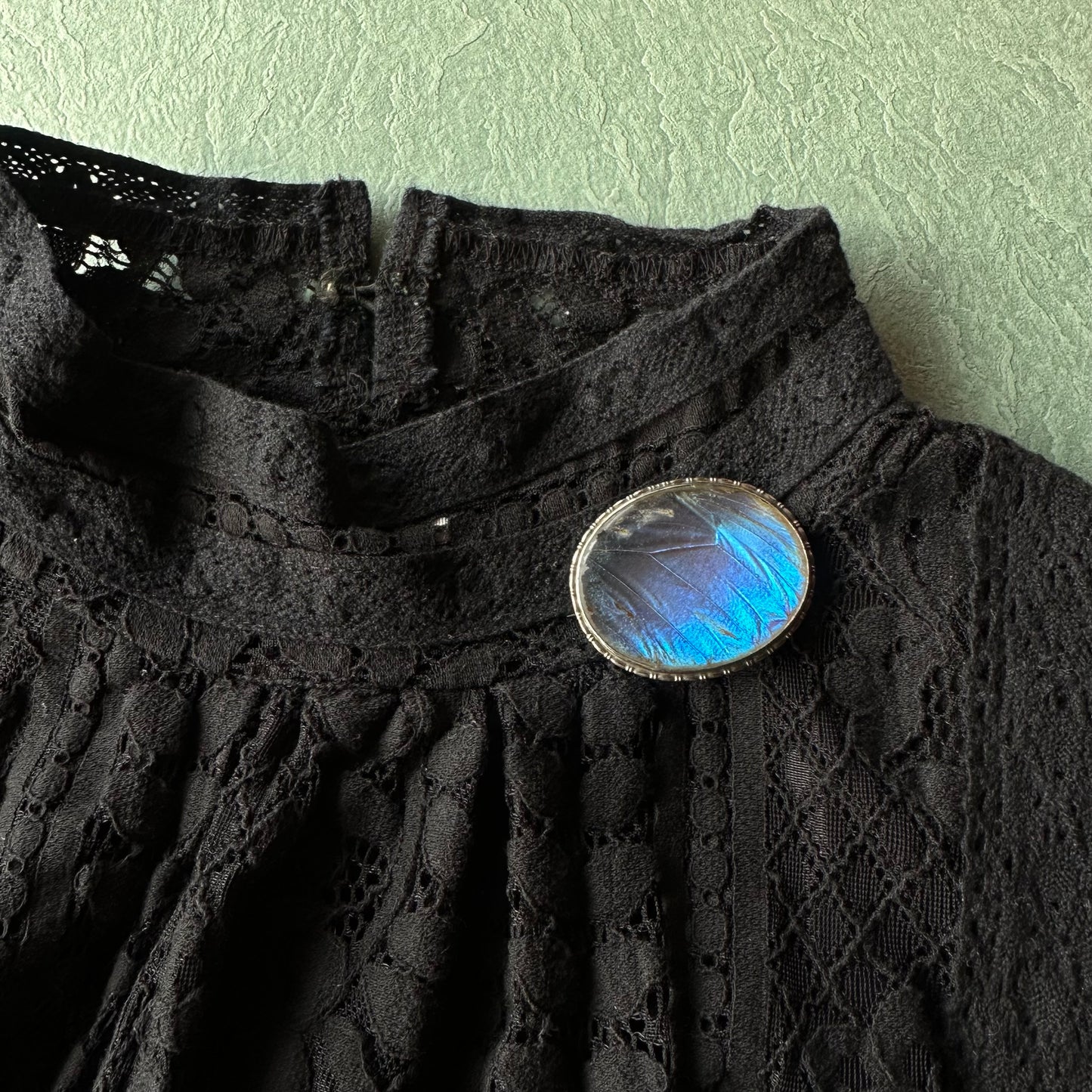 バタフライウィング オーバルブローチ ①