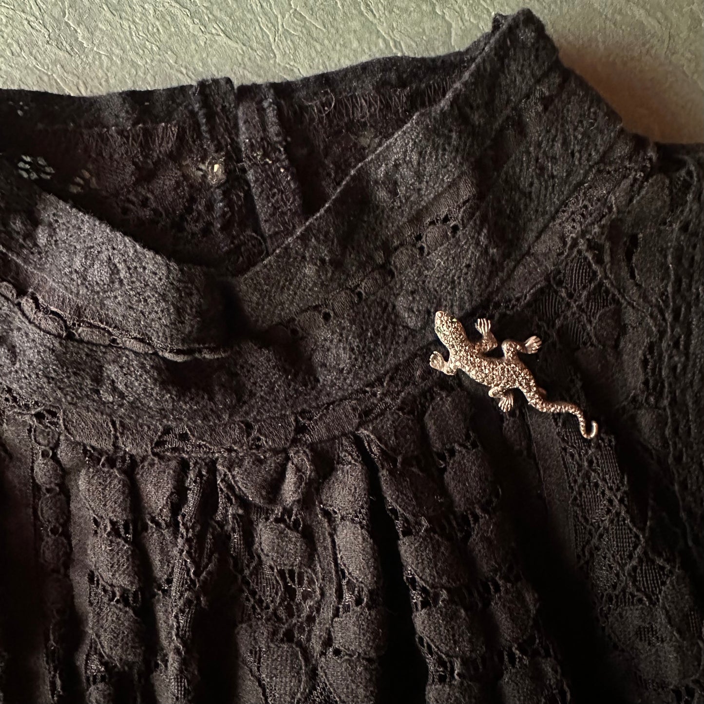 グリーンアイ＆マーカサイト リザード ブローチ