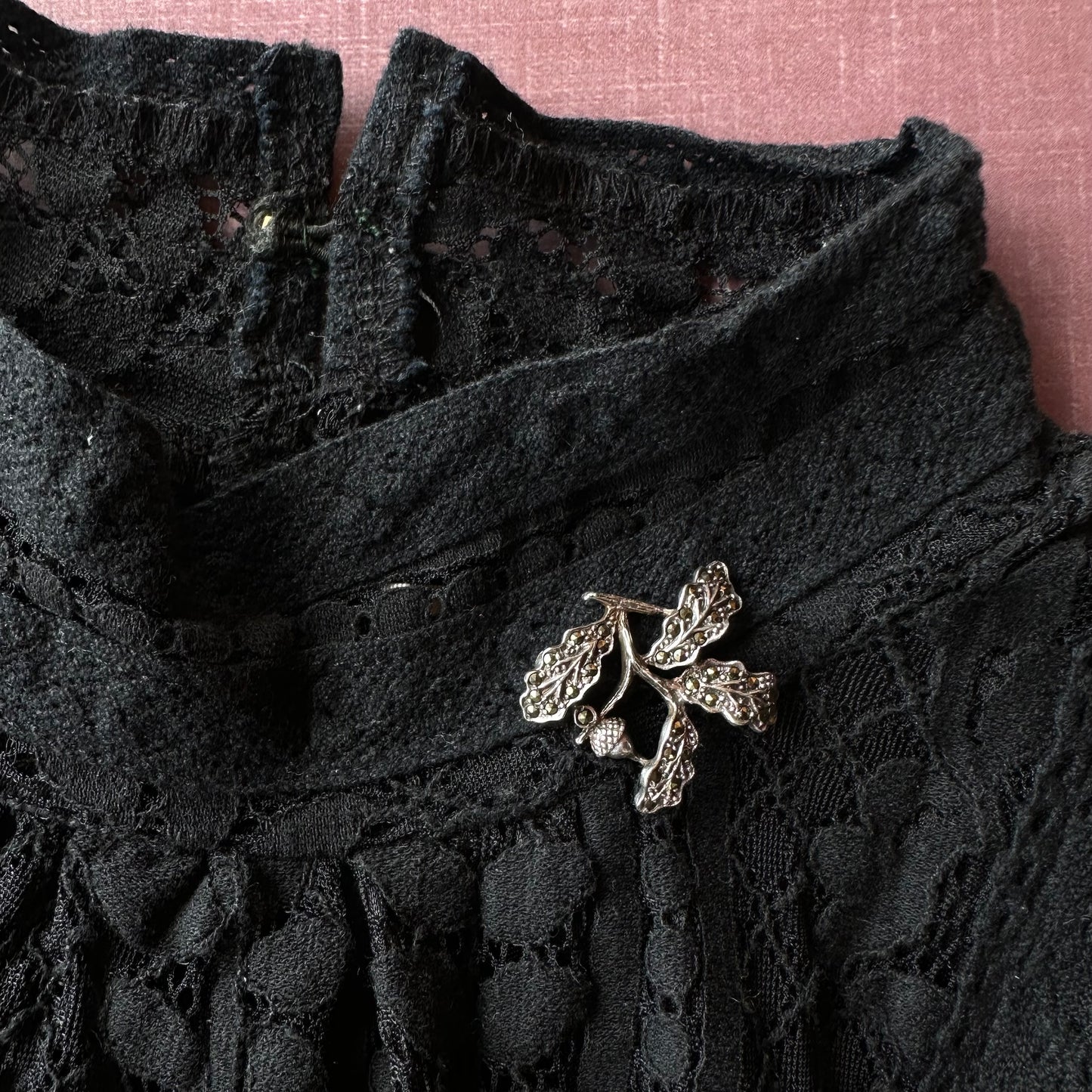 シルバー＆マーカサイト どんぐり ブローチ