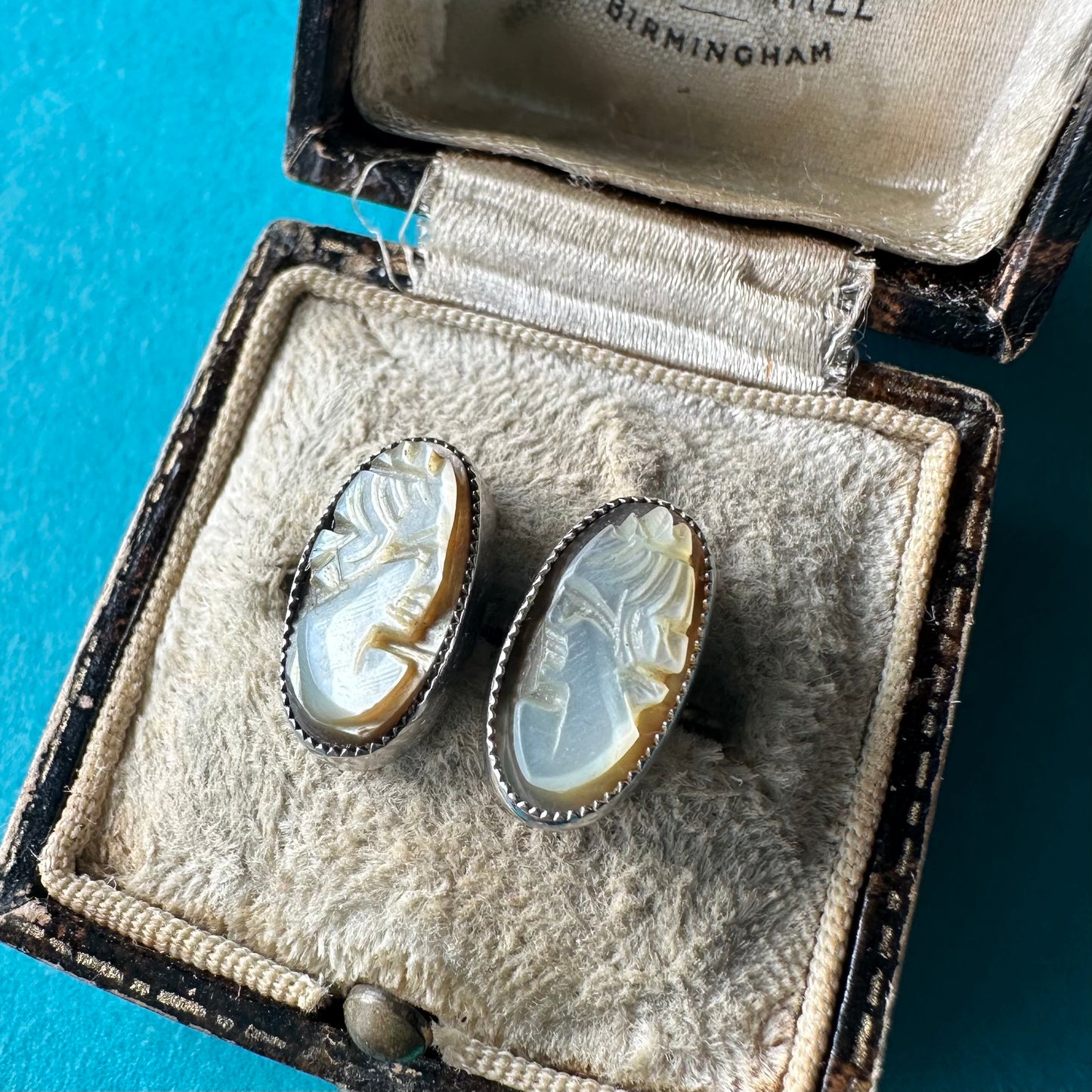 マザーオブパール カメオ スタッドピアス