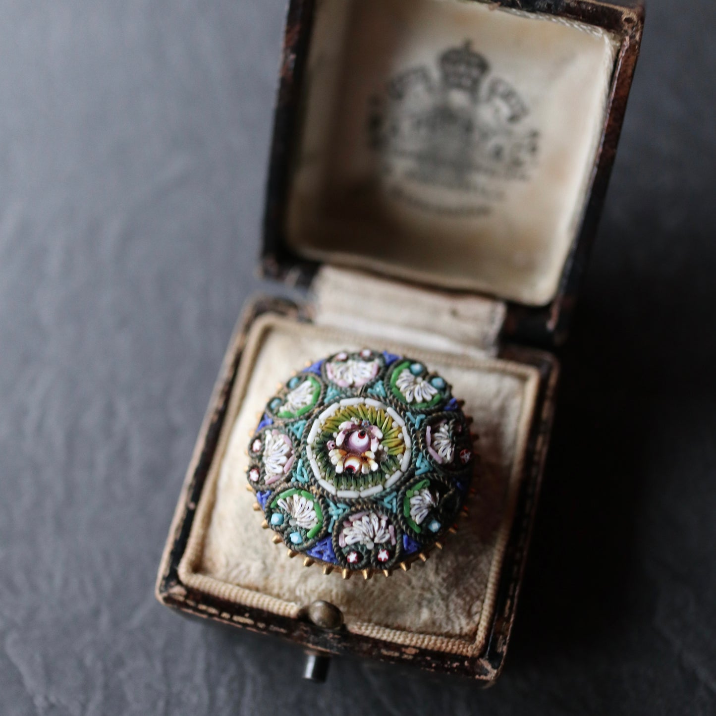 マイクロモザイク ラウンドブローチ①