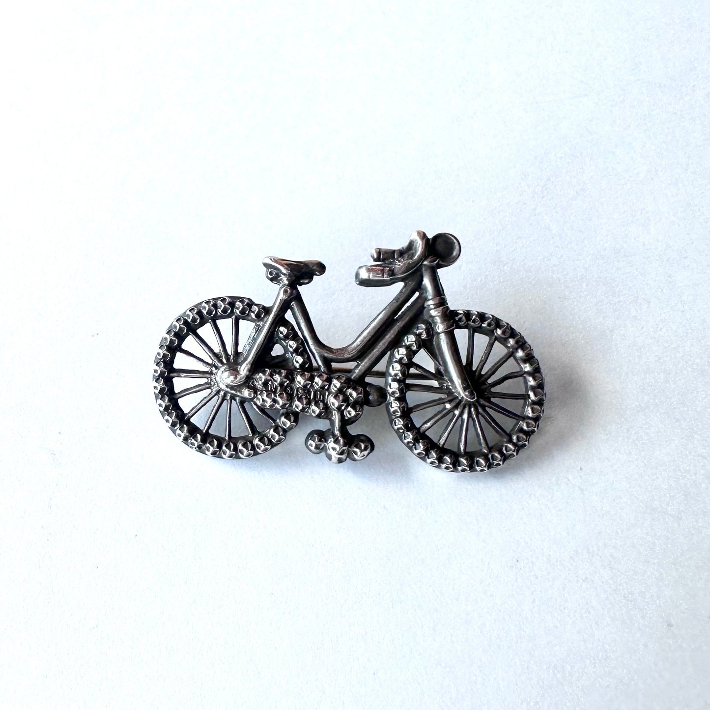 自転車 アンティークブローチ