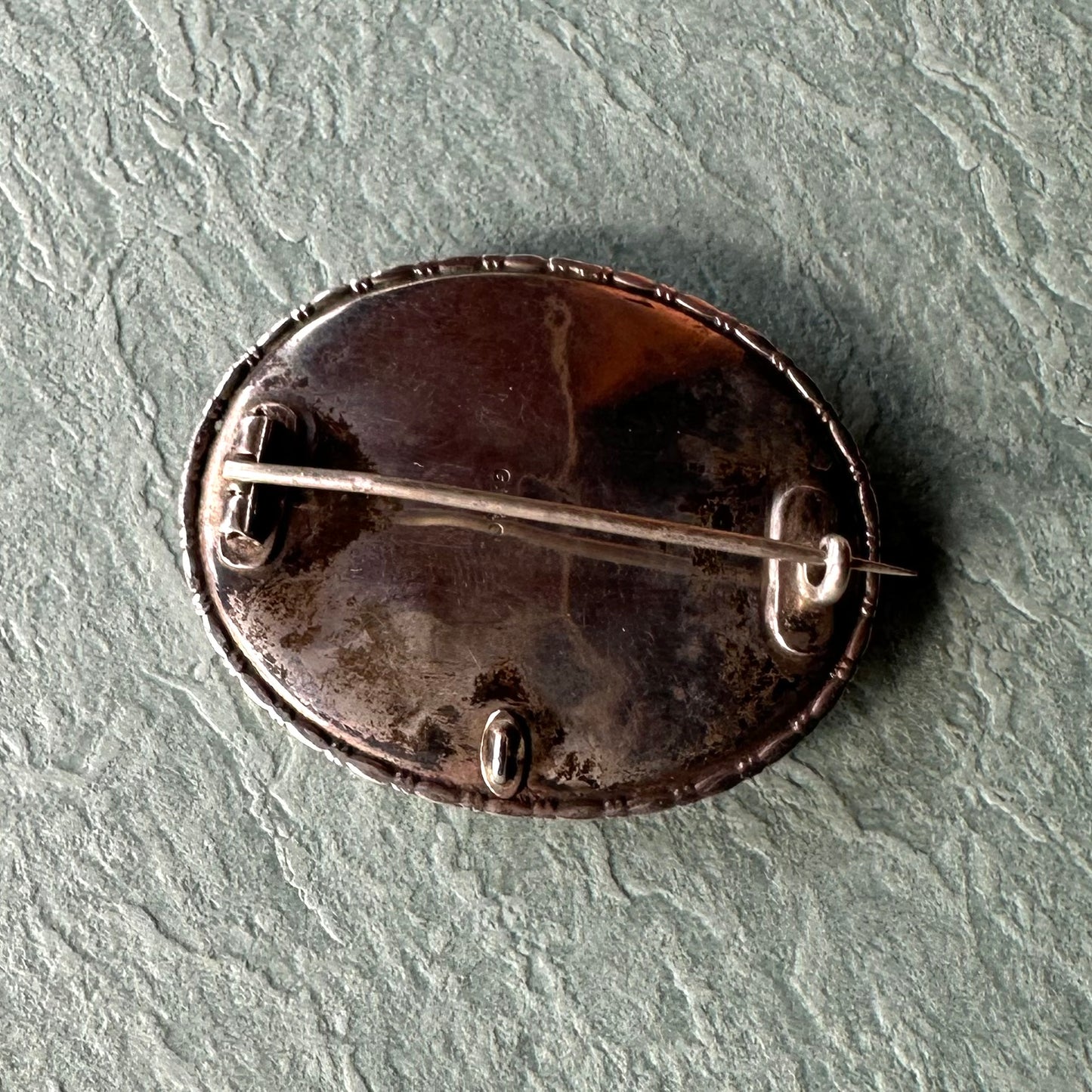 バタフライウィング オーバルブローチ ①