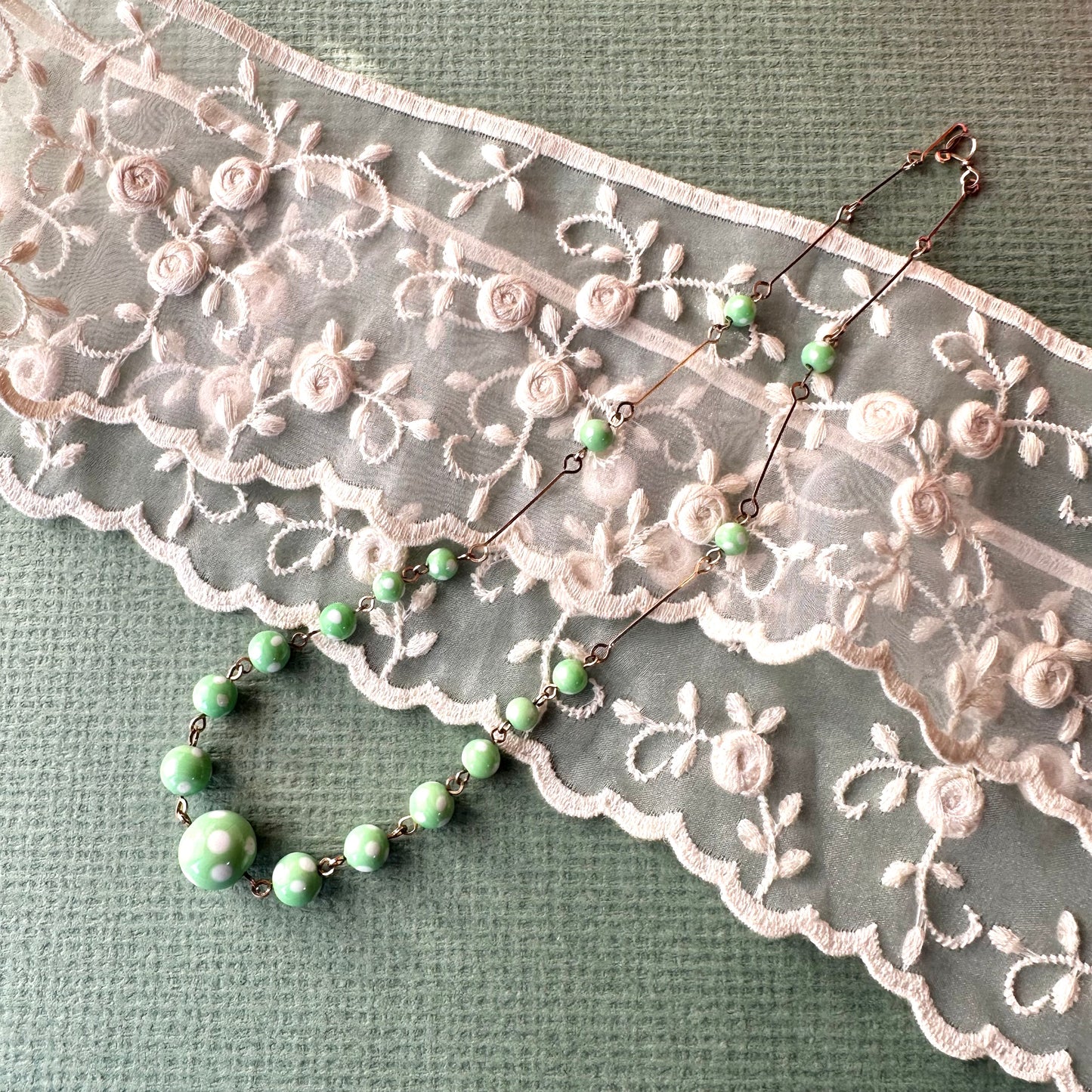 グリーン ポルカドットグラス ヴィンテージネックレス