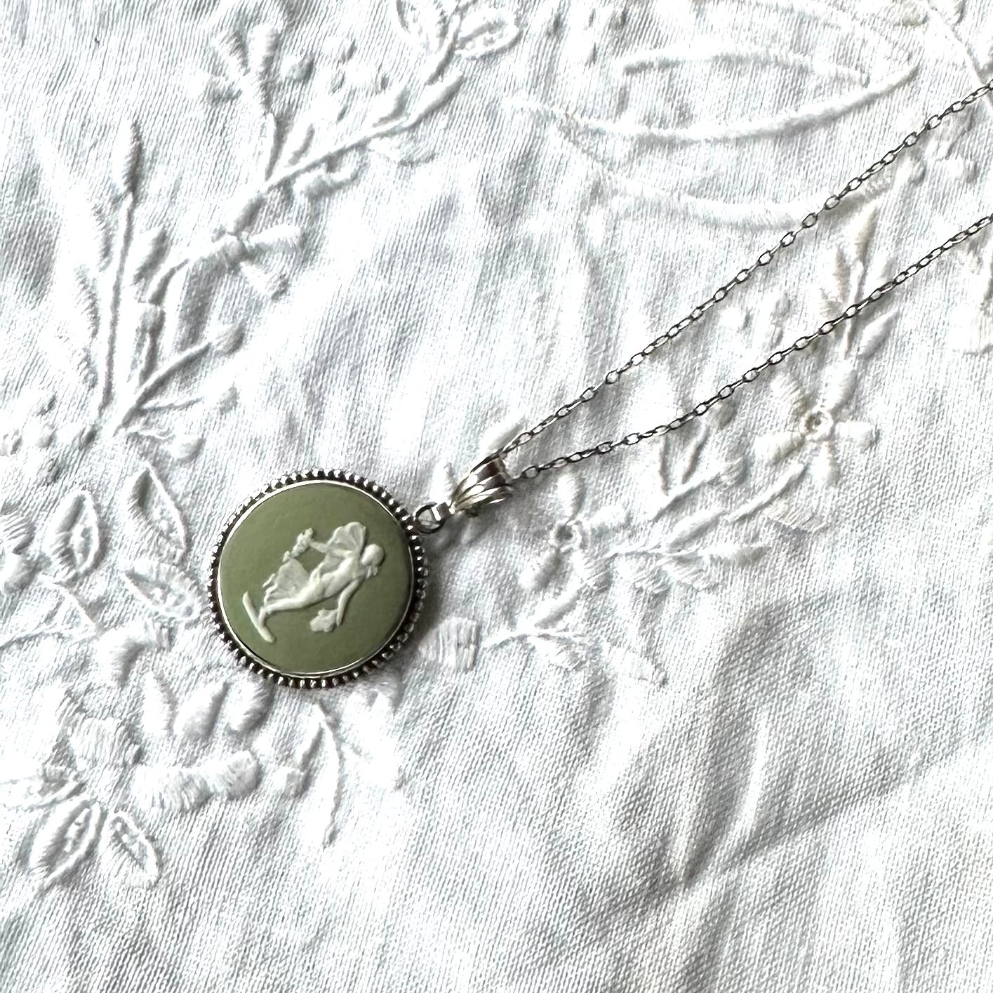 ウェッジウッド ラウンドネックレス グリーン ロンドン 1972年