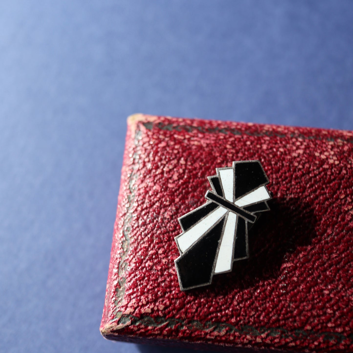 アールデコ ブラック＆ホワイト エナメル ドレスクリップ