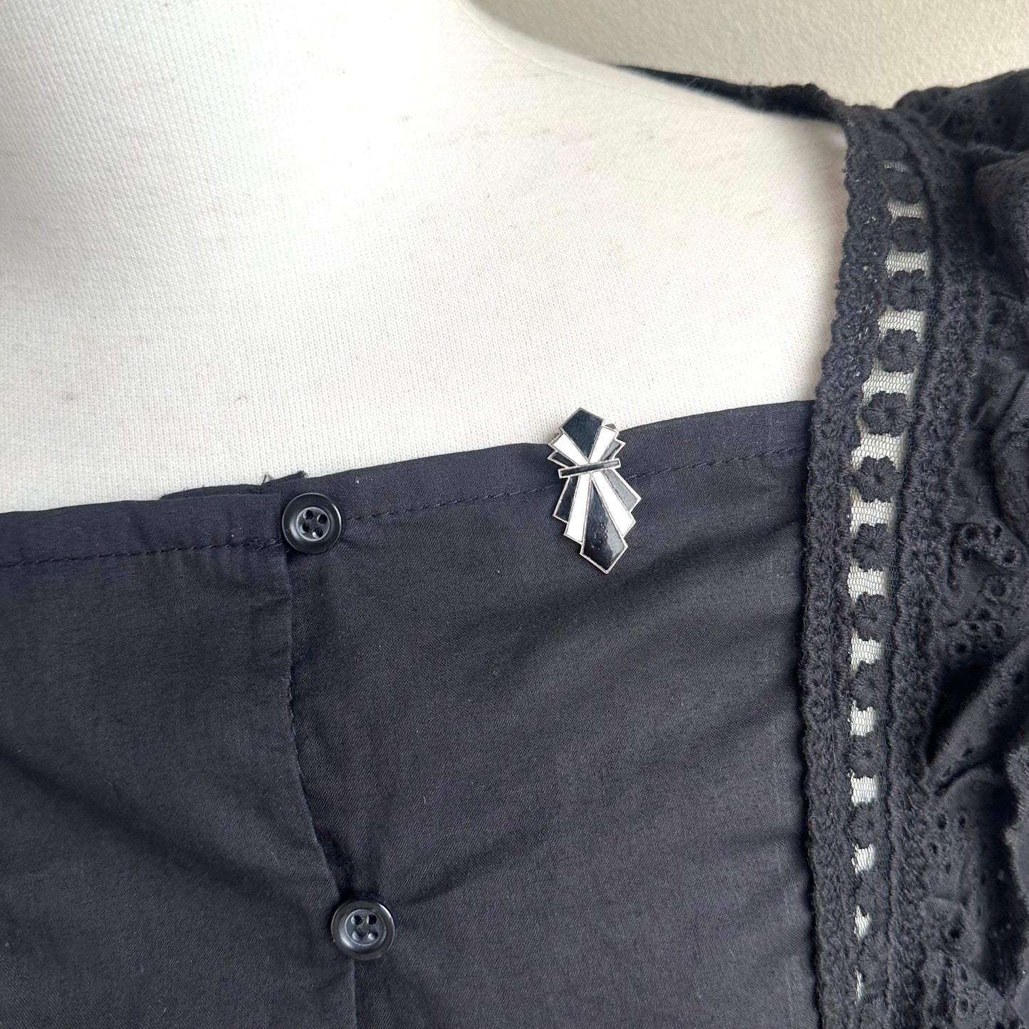 アールデコ ブラック＆ホワイト エナメル ドレスクリップ