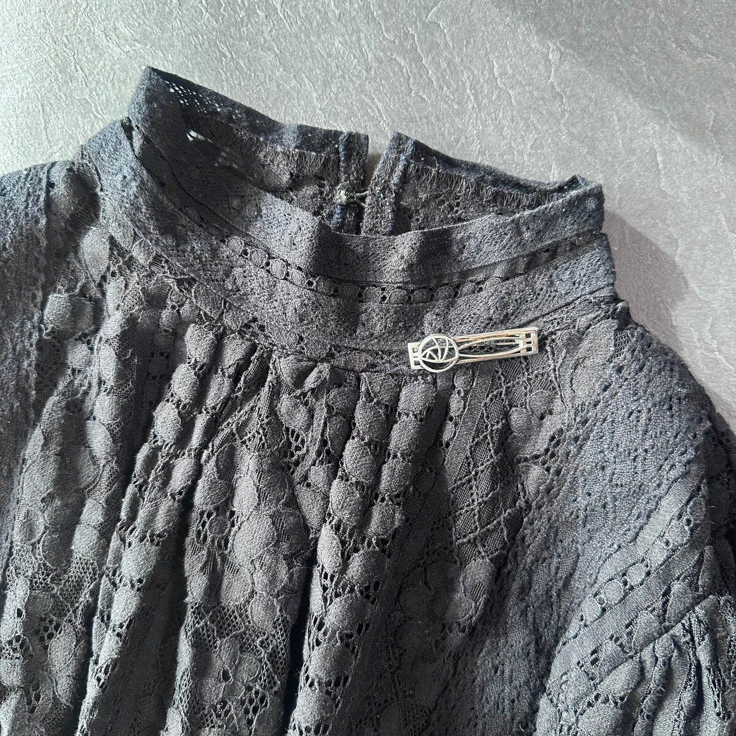 マッキントッシュスタイル ローズモチーフ ブローチ