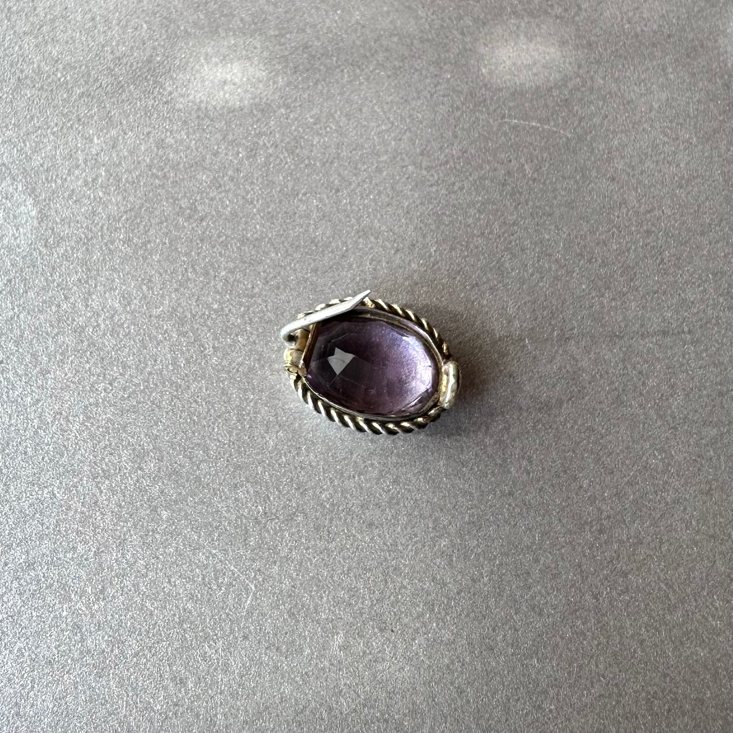 ライラックカラーグラス ミニブローチ