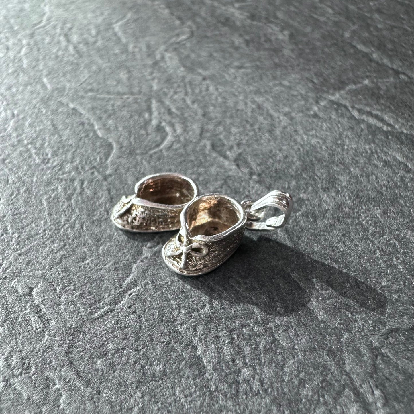 ヴィンテージシルバーチャーム ベビーシューズ