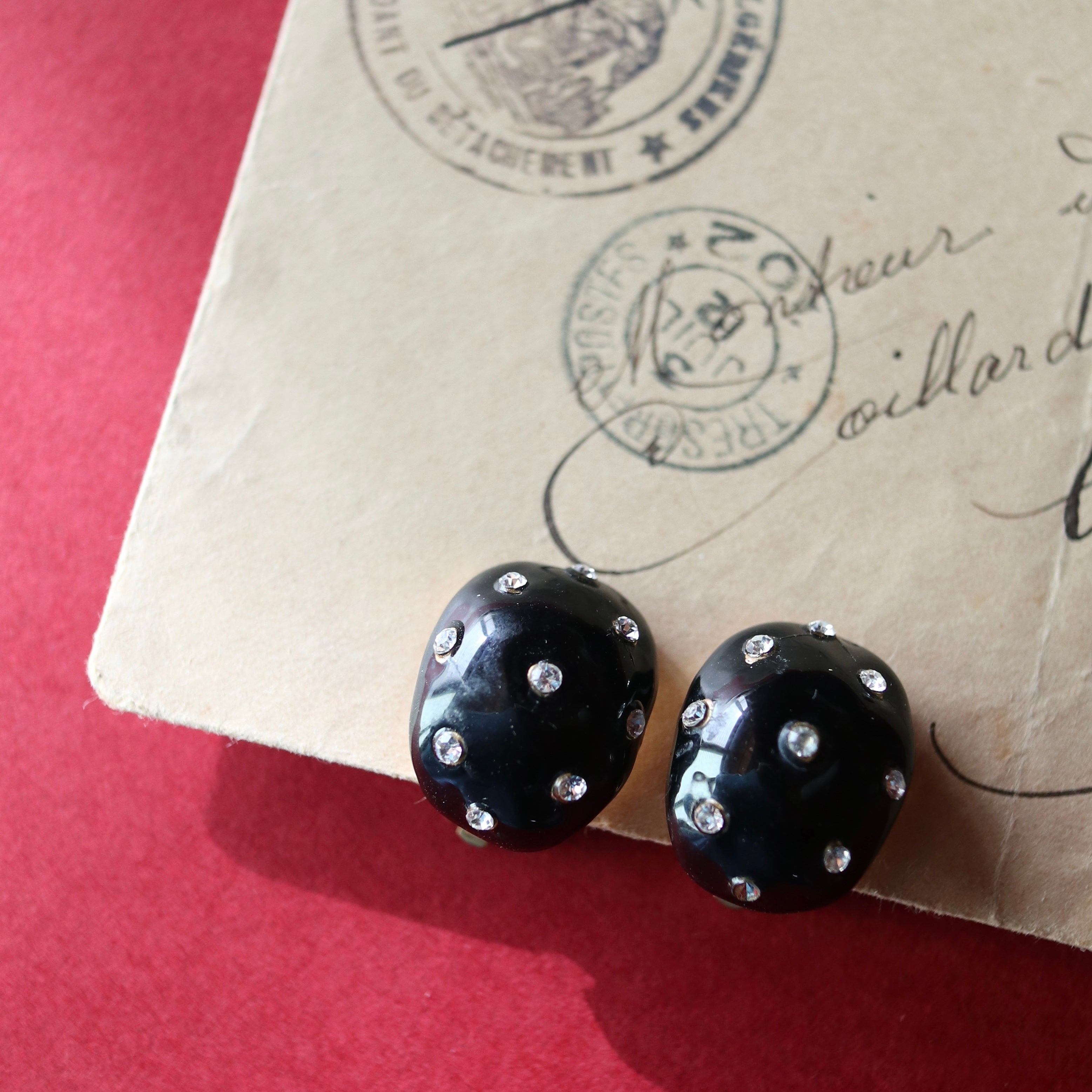 amelie 8点クリップイヤリング ブラックエナメル＆クリアグラス クリップオンイヤリング – Amelie Antique