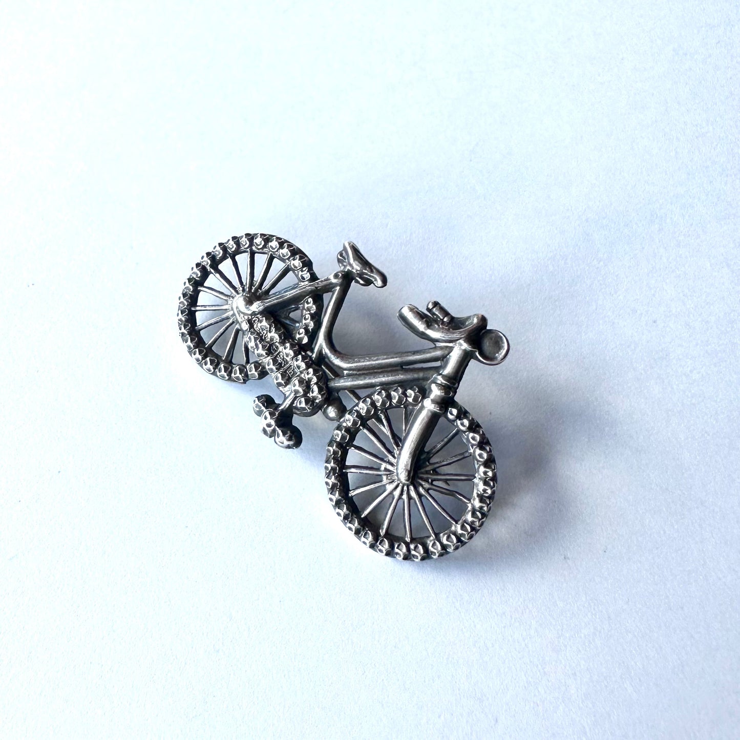 自転車 アンティークブローチ