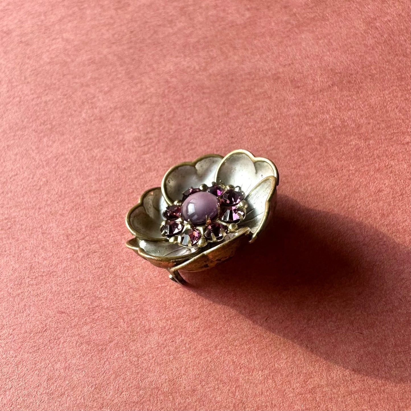 バターカップ パープルブローチ