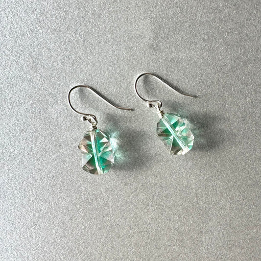 クリア＆グリーン ウラングラス ピアス