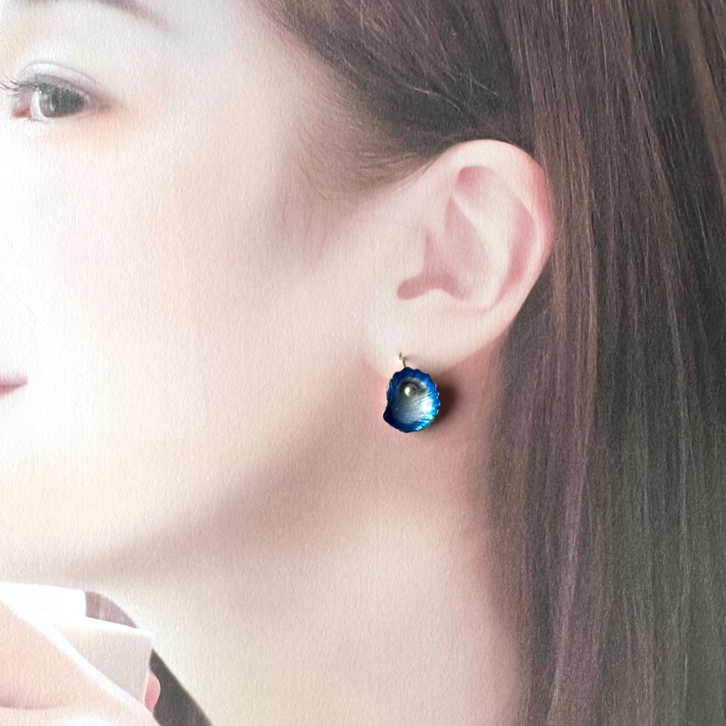 グラスパール&ブルーエナメル シェルピアス