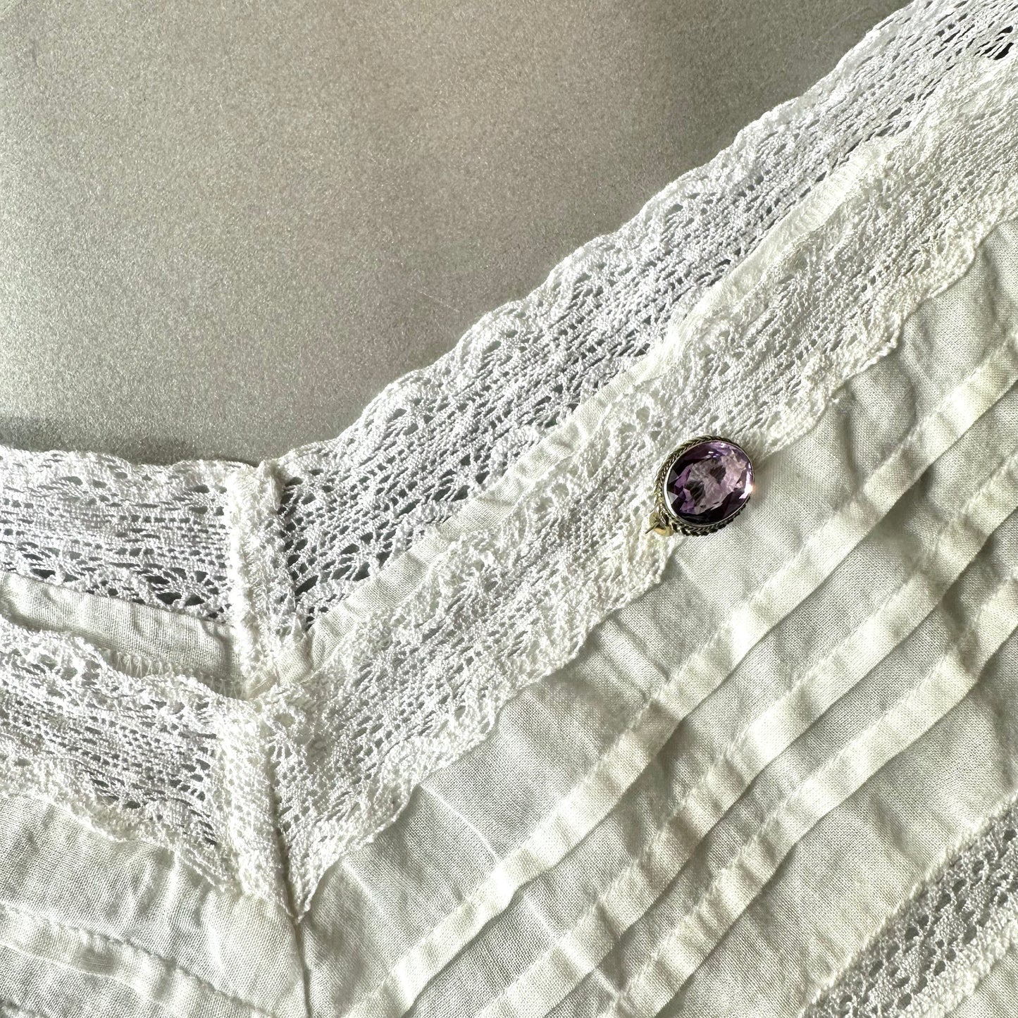 ライラックカラーグラス ミニブローチ