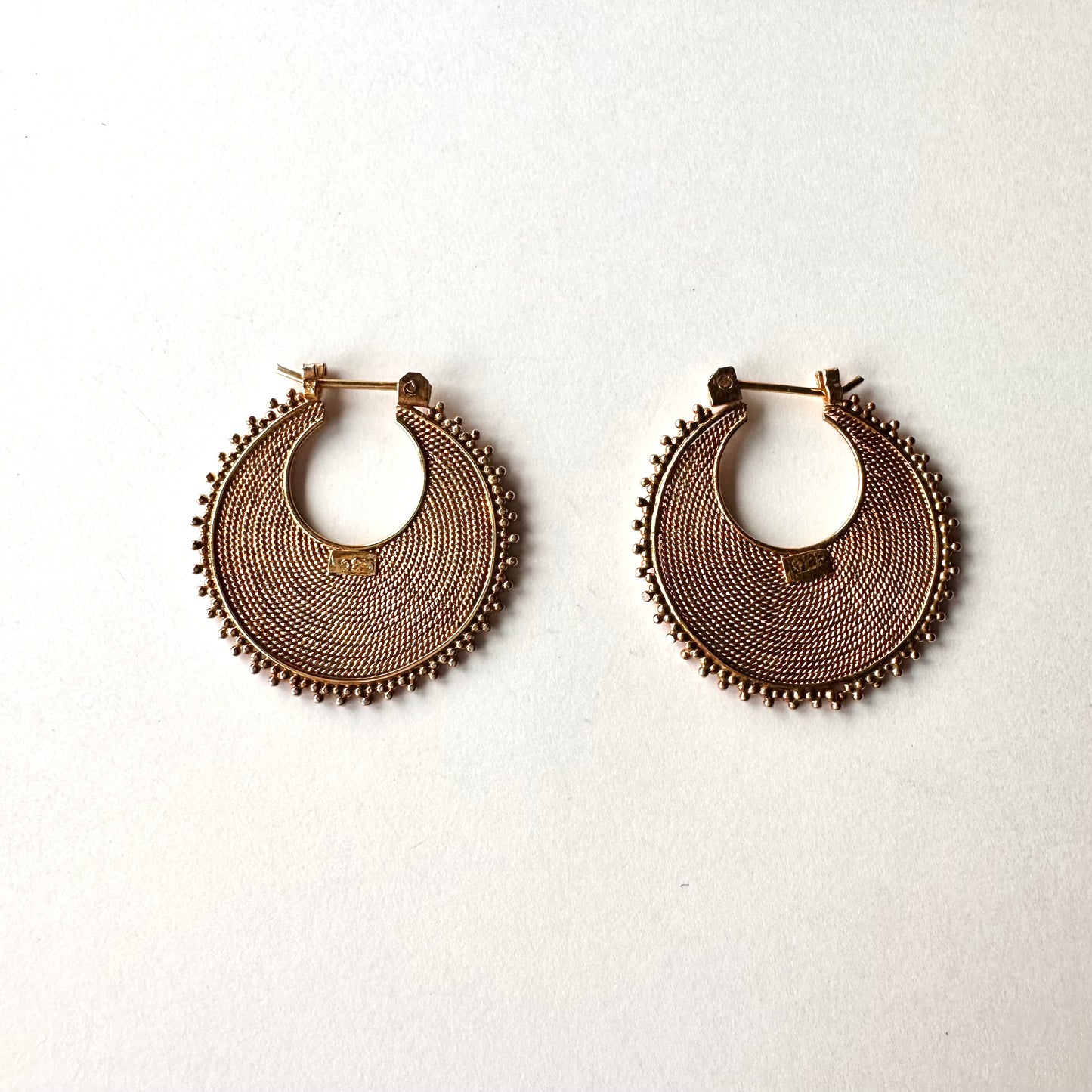 ゴールドオンシルバー エトルスカンスタイル フープピアス