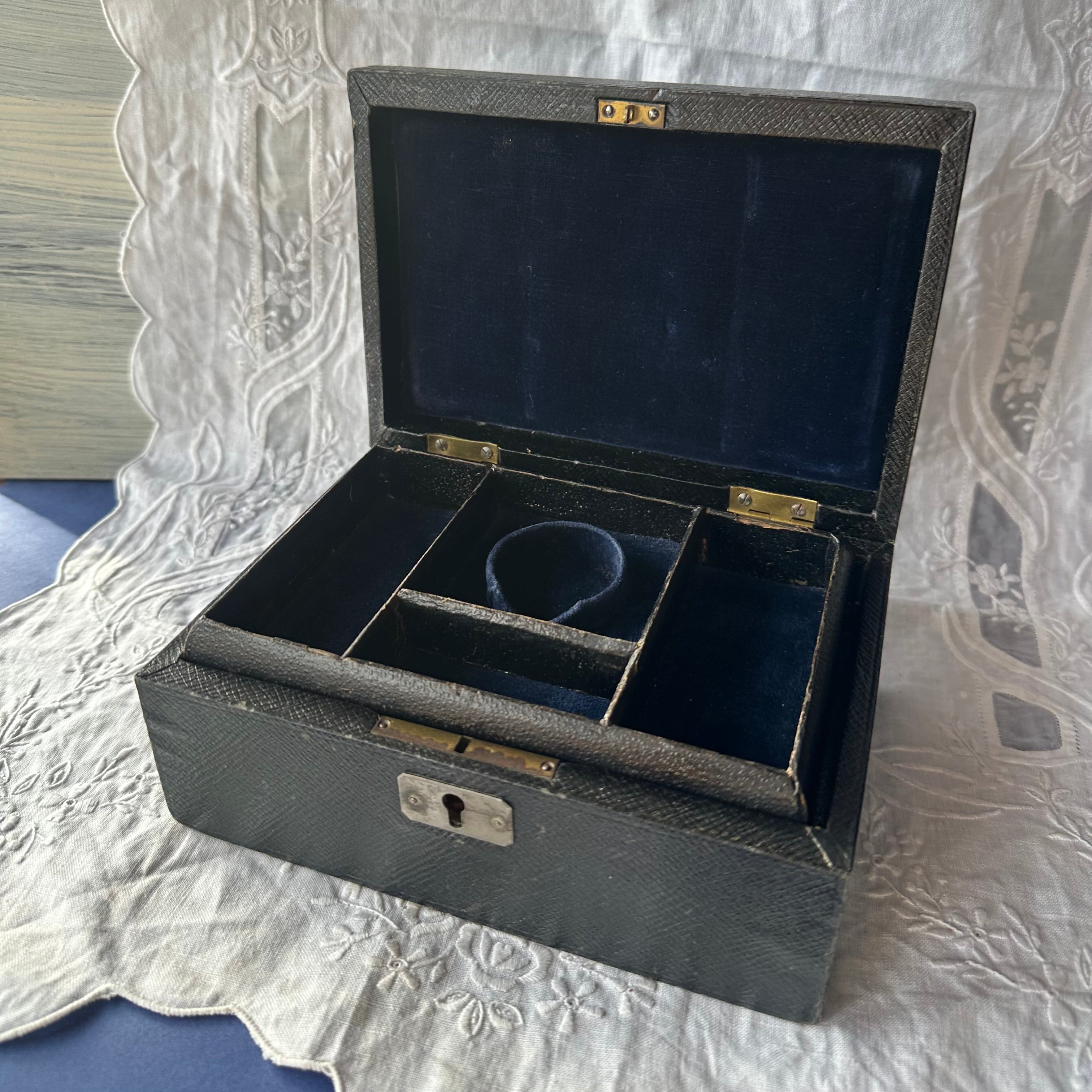 アンティークジュエリーボックス ブラック – Amelie Antique