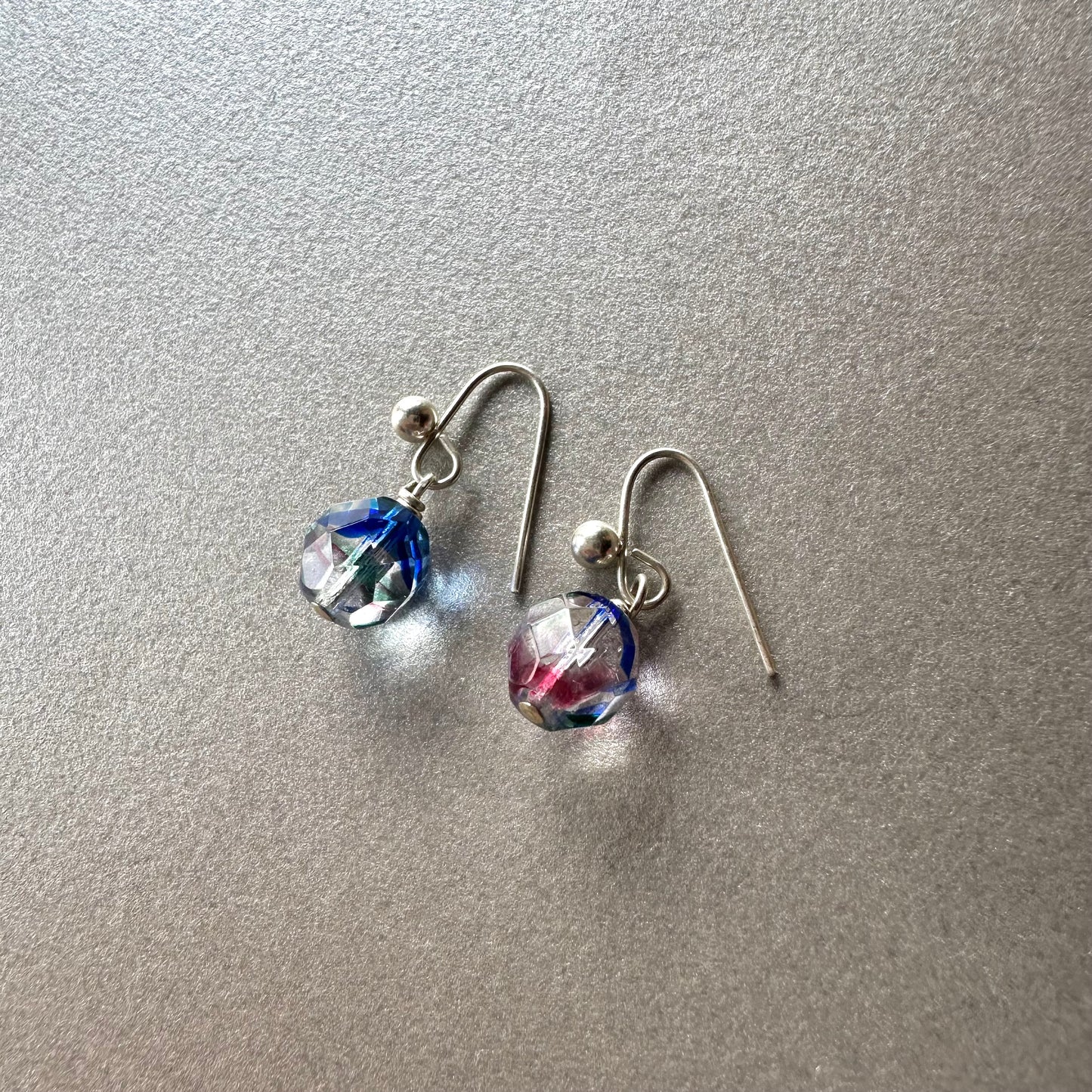 アイリスグラス ミニピアス