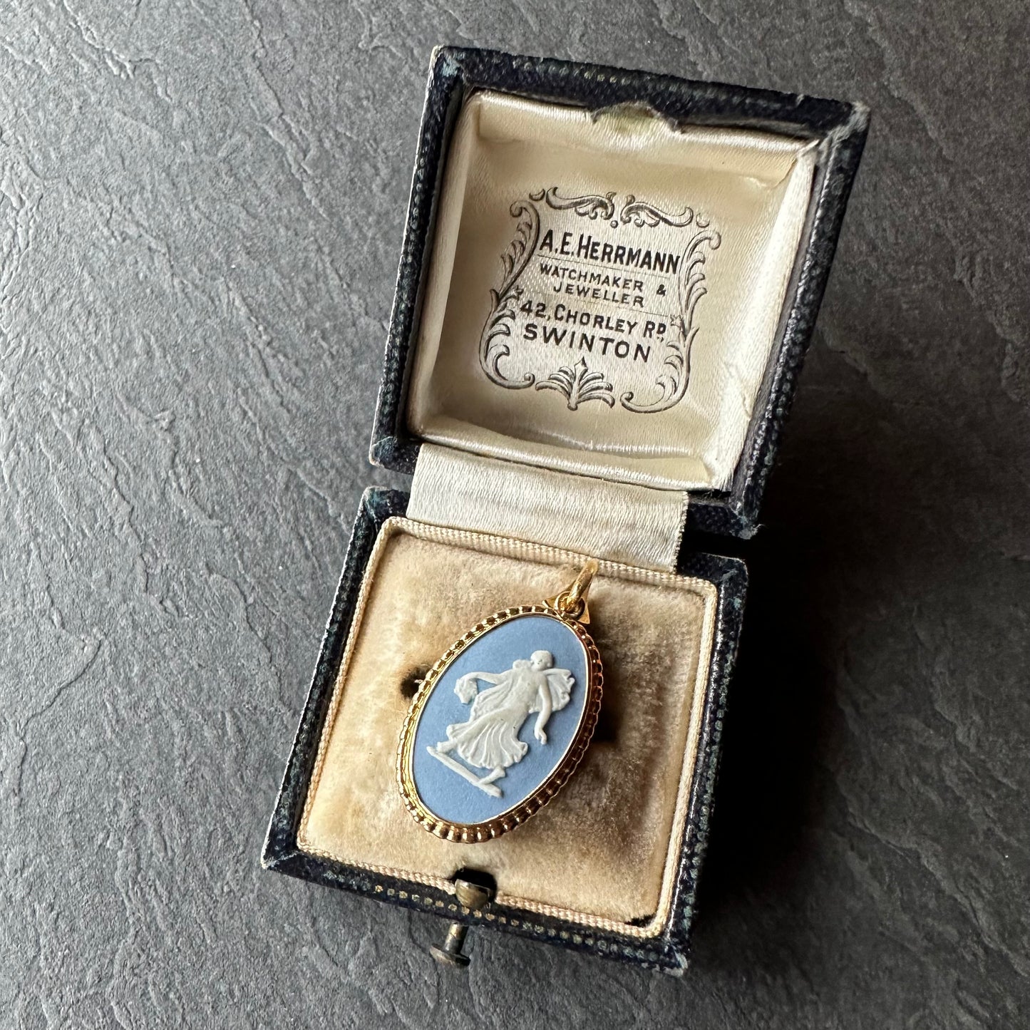 ウェッジウッド オーバルペンダントトップ ブルー