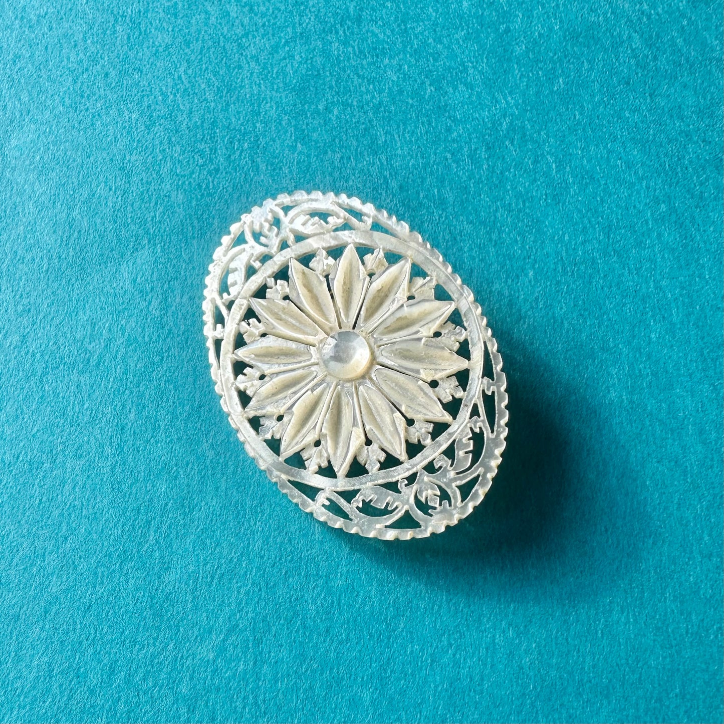 ベツレヘムパール オーバル ブローチ